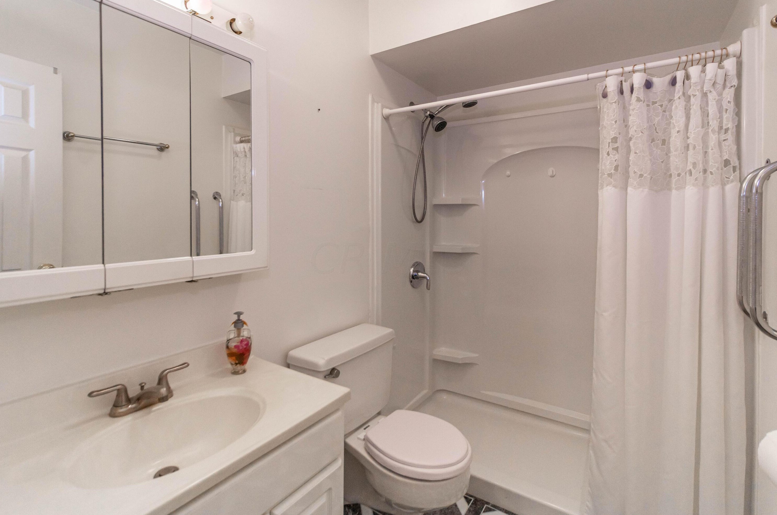 2471 Natchez Dr, Columbus OH 43209-3305 exterior