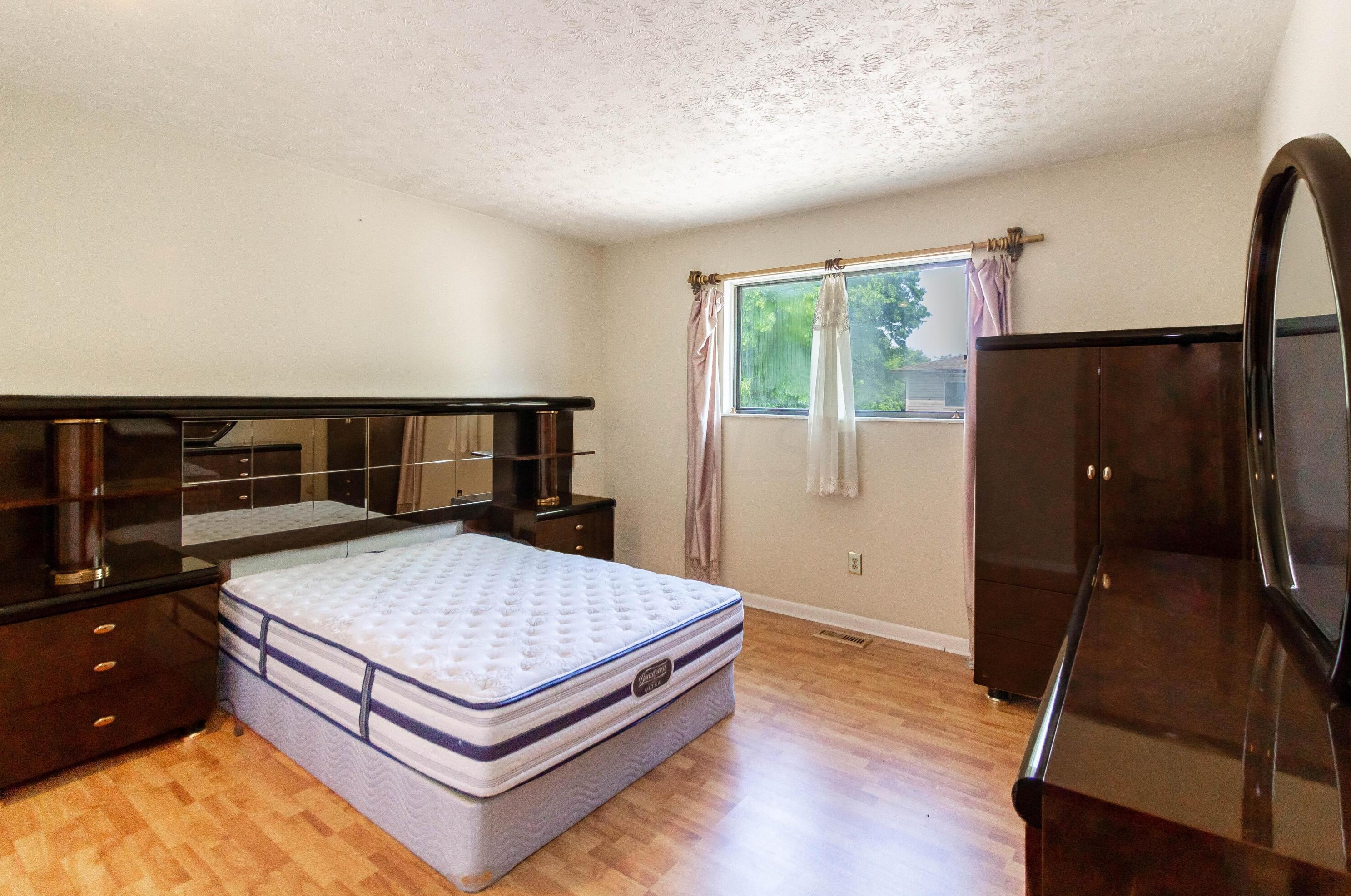 2471 Natchez Dr, Columbus OH 43209-3305 exterior