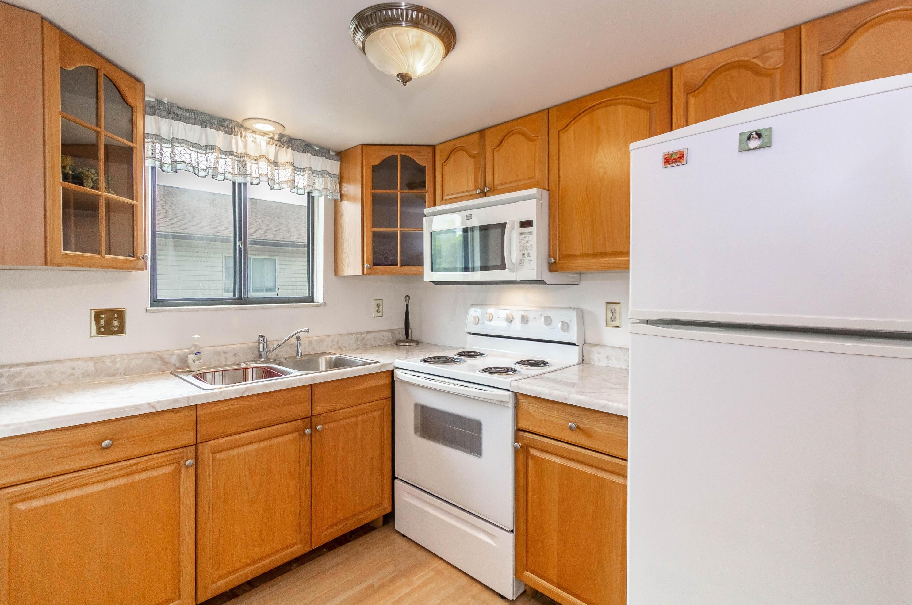 2471 Natchez Dr, Columbus OH 43209-3305 exterior