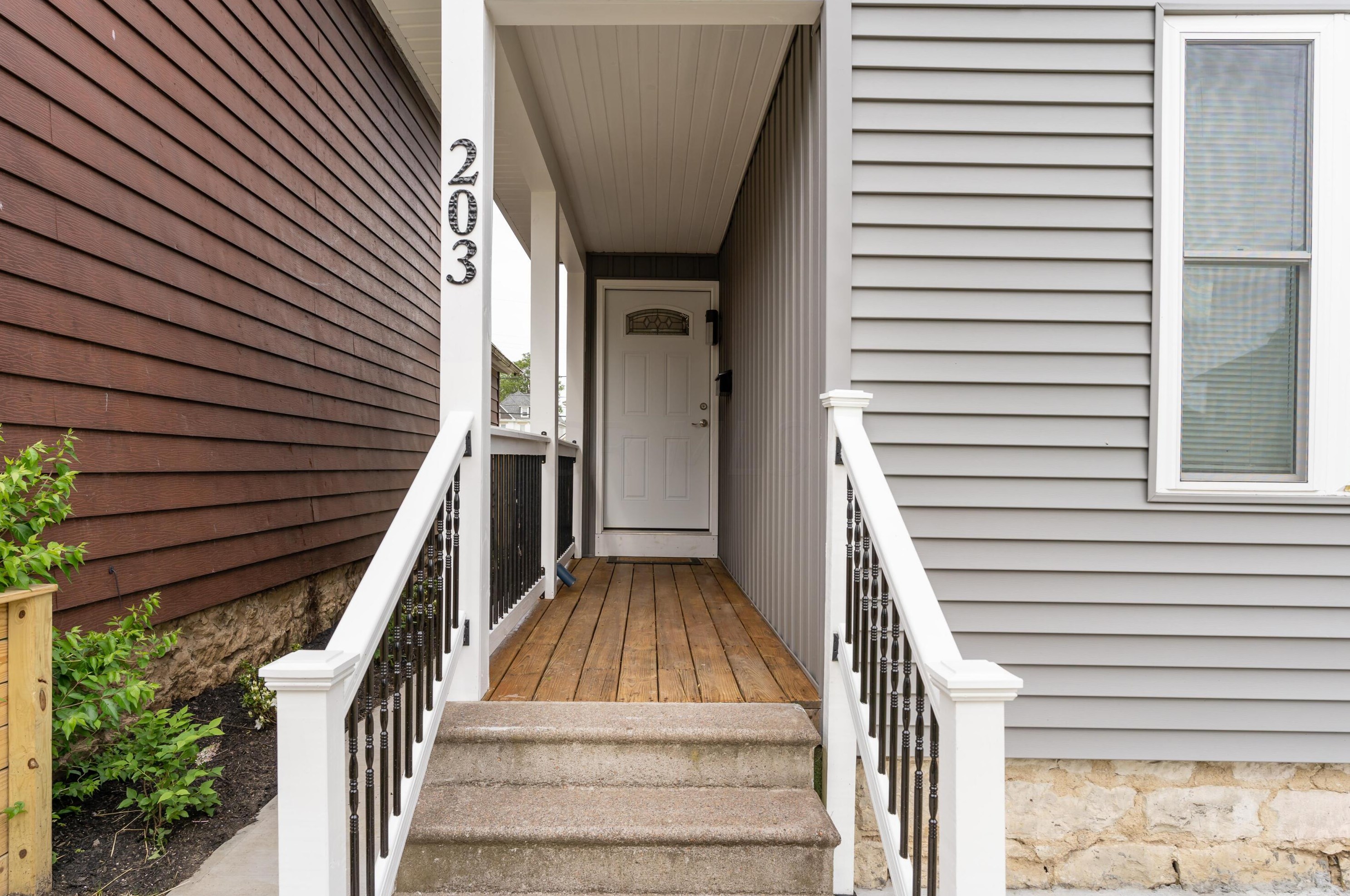 203 Hawkes Ave, Columbus OH  43223-1533 exterior