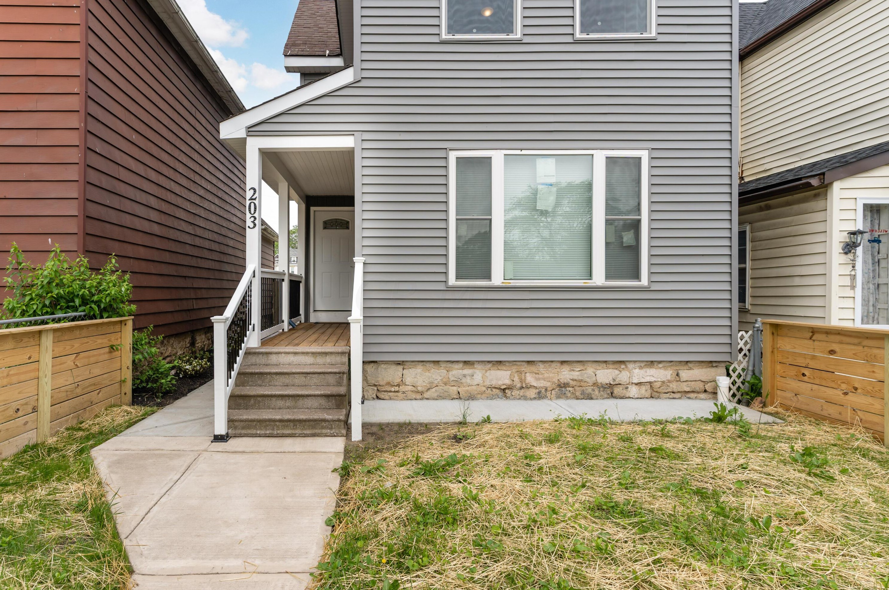 203 Hawkes Ave, Columbus OH  43223-1533 exterior