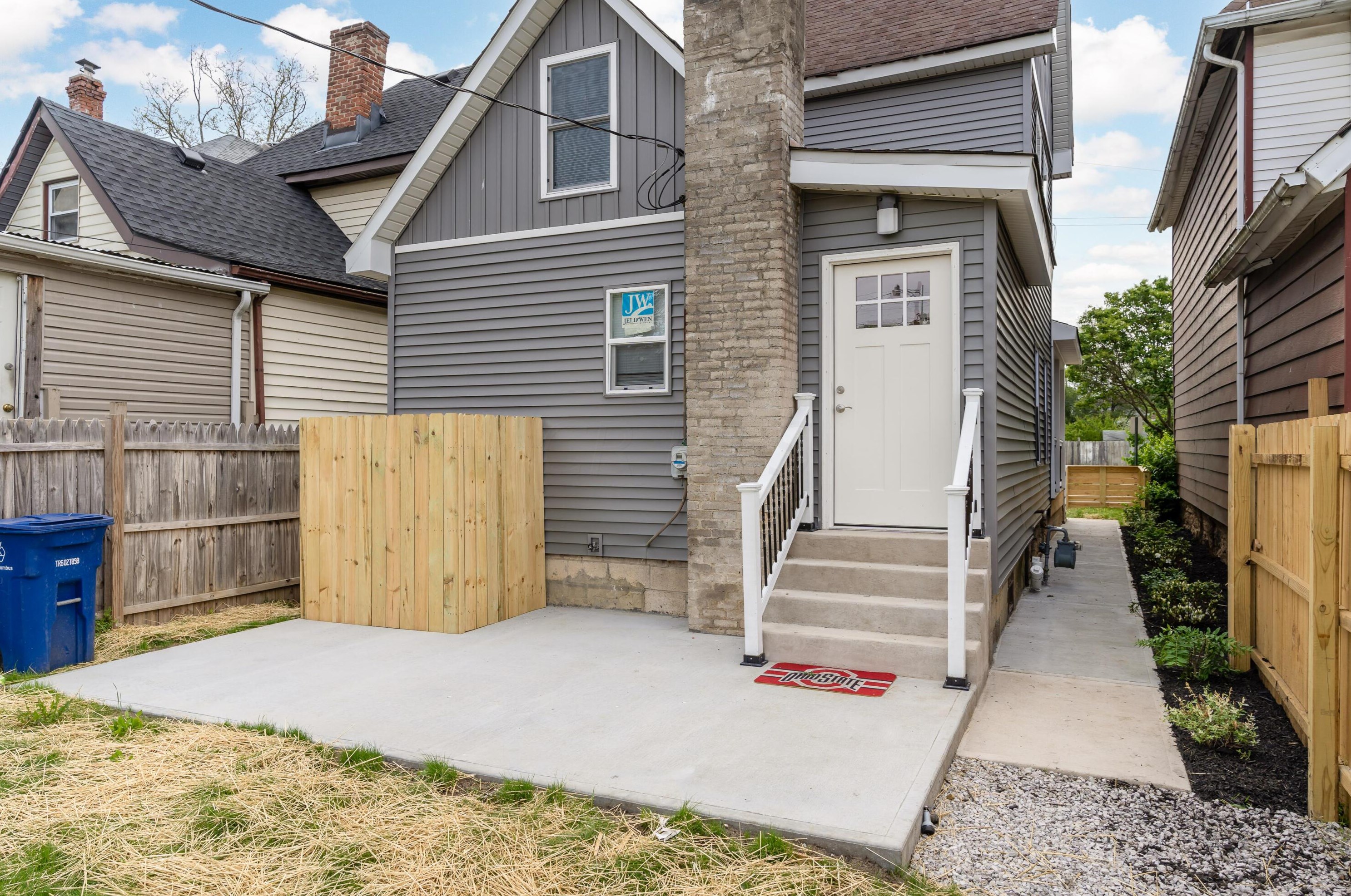 203 Hawkes Ave, Columbus OH  43223-1533 exterior