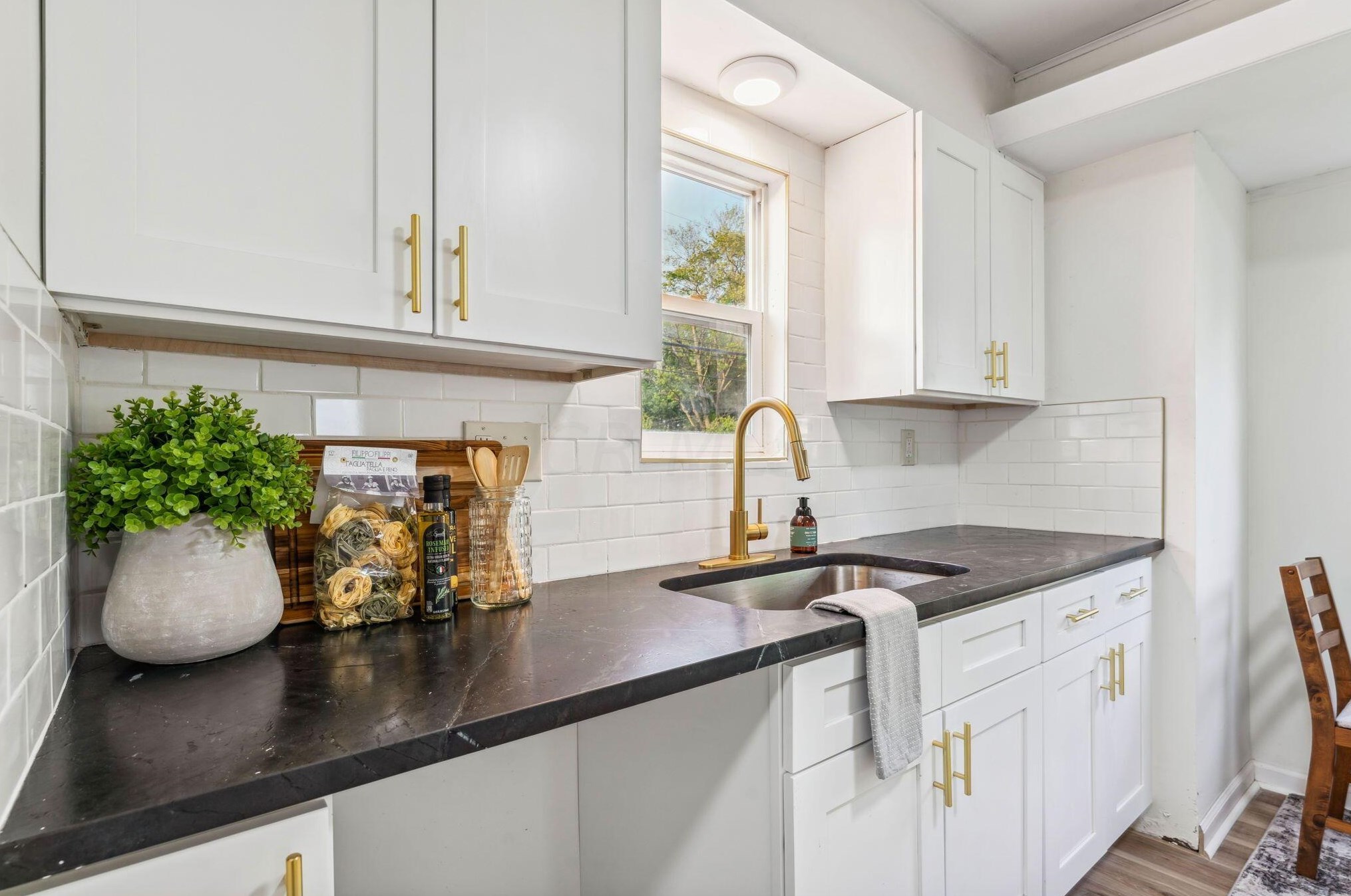 2339 Pontiac St, Columbus OH  43211-2049 exterior