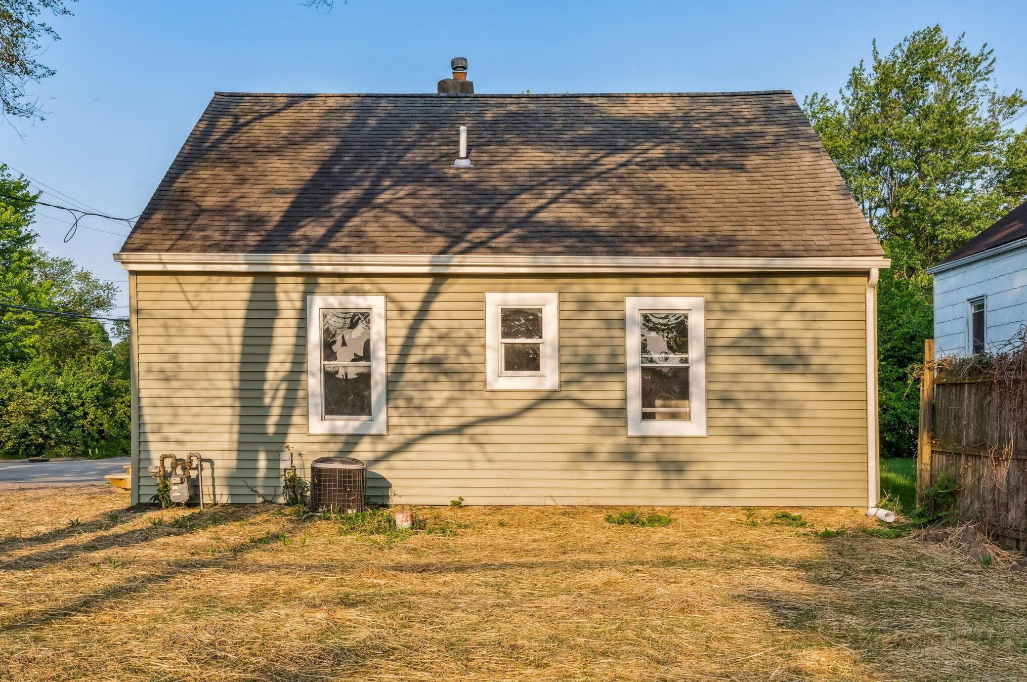 2339 Pontiac St, Columbus OH  43211-2049 exterior