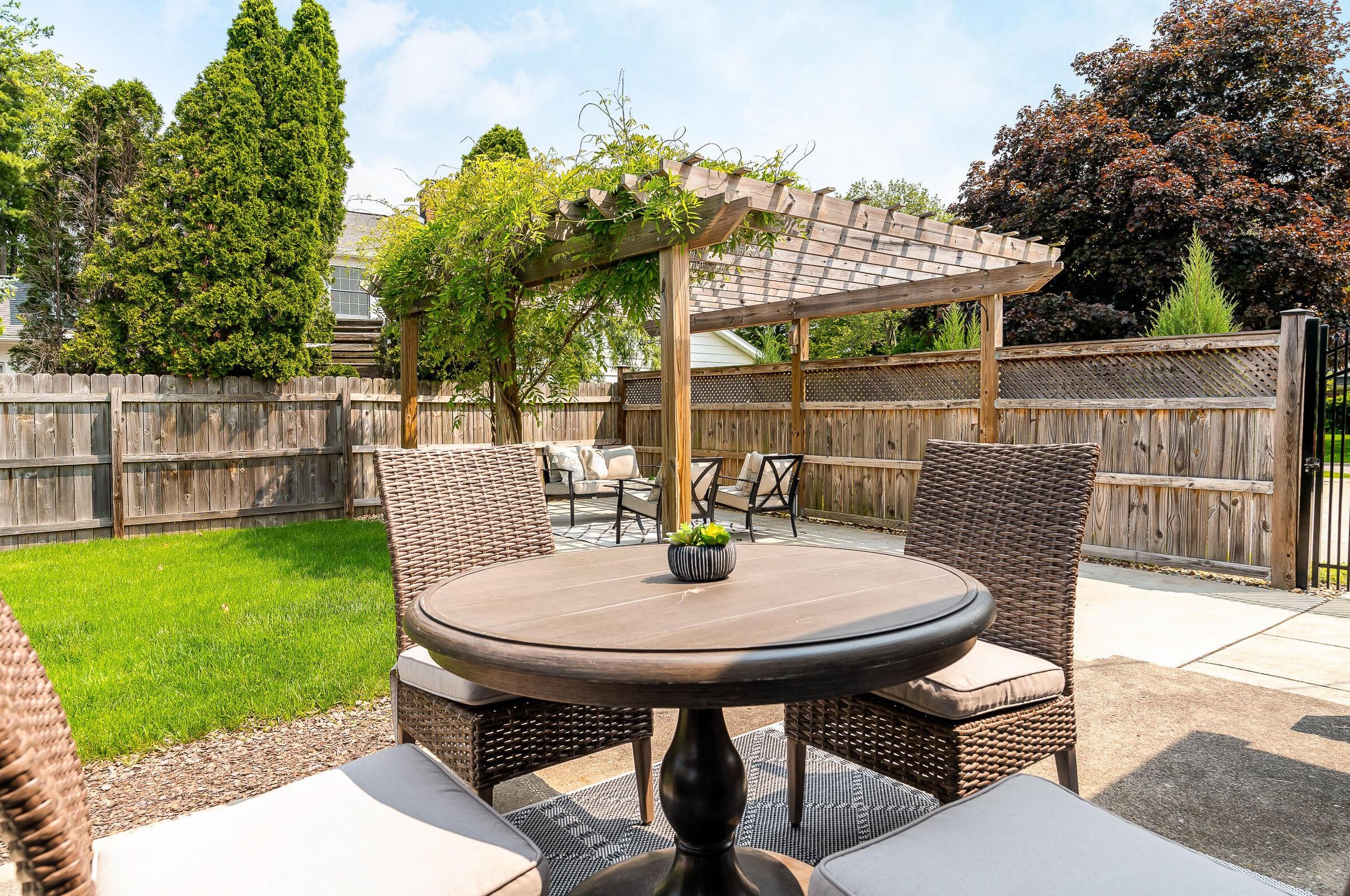 2060 Glenmere Rd, Columbus OH  43220-4808 exterior