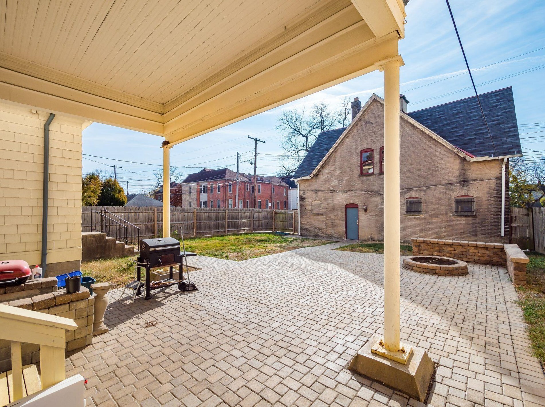 1063 Bryden Rd, Columbus OH 43205-1930 exterior