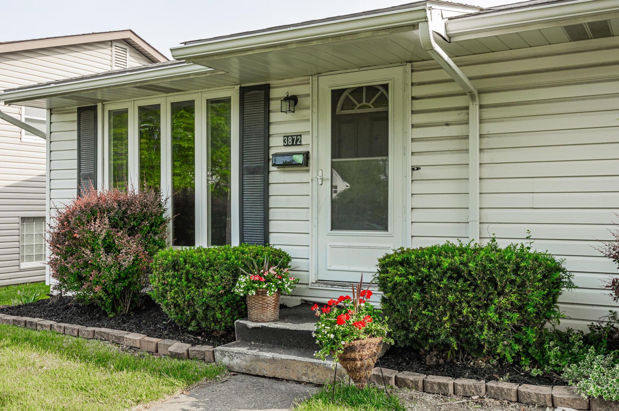 3872 Lynward Rd, Columbus OH 43228-3551 exterior