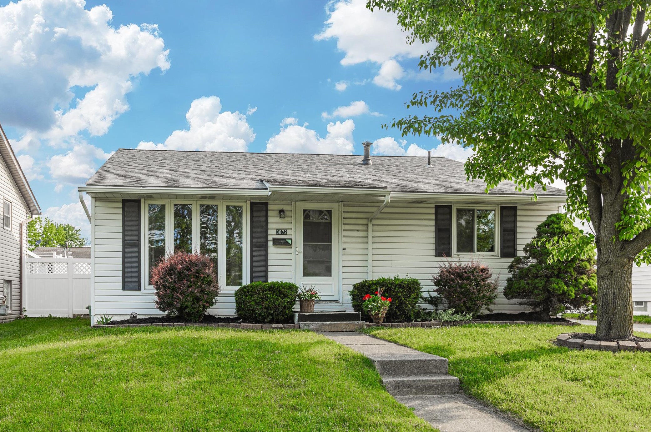 3872 Lynward Rd, Columbus OH 43228-3551 exterior