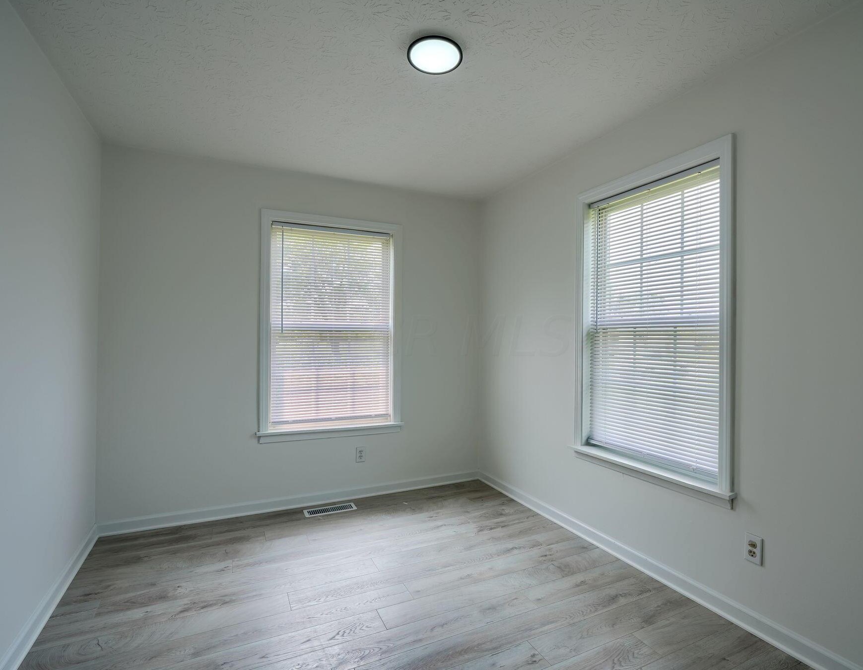 860 Colton Rd, Columbus OH 43207-3838 exterior