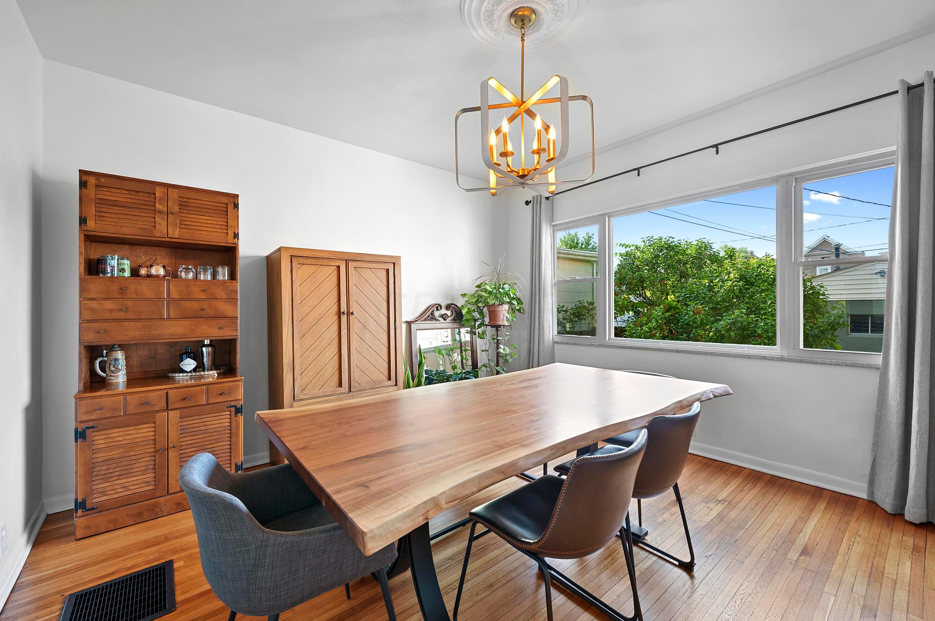 490 Whittier St, Columbus OH  43206-2367 exterior