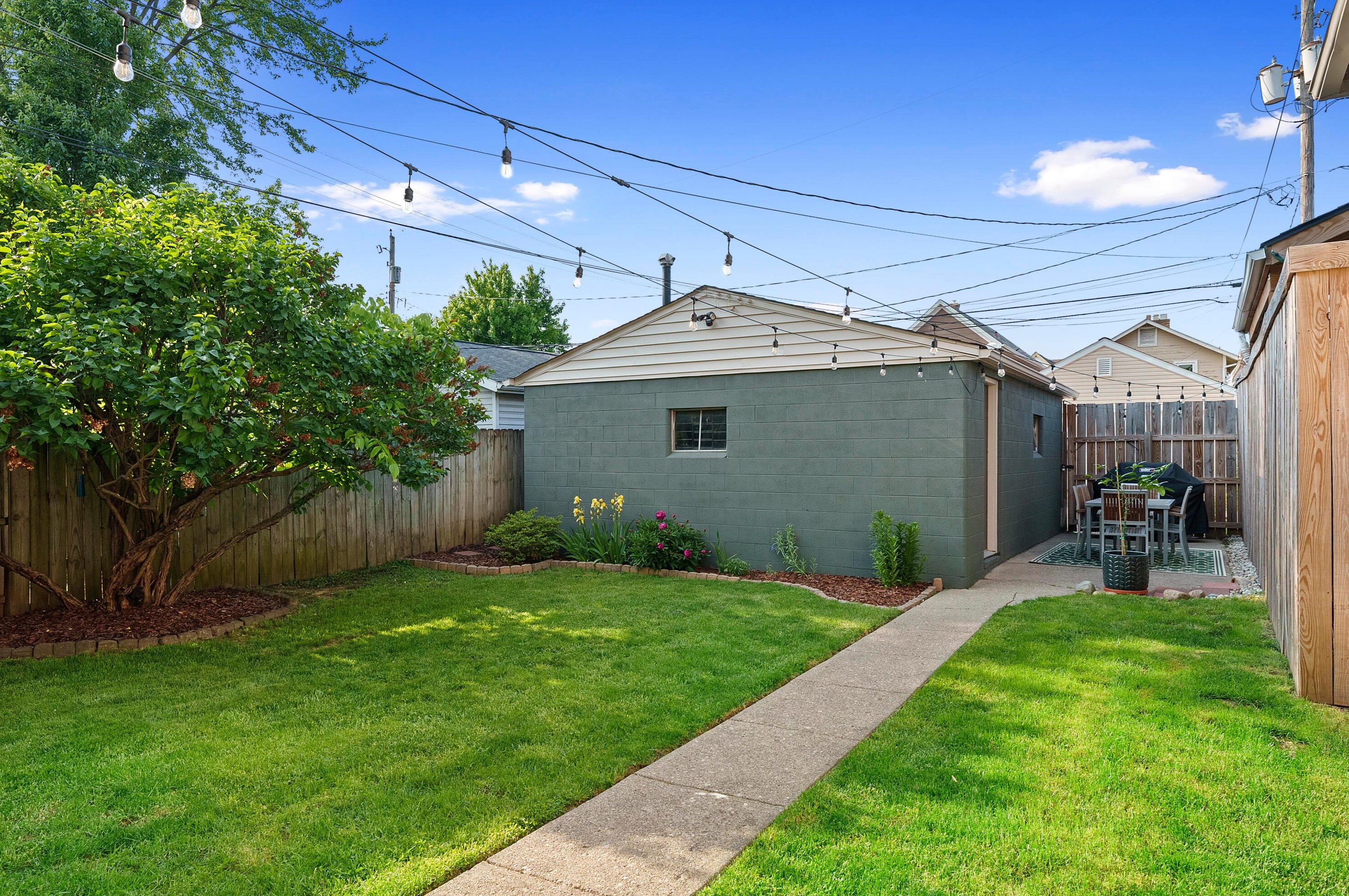 490 Whittier St, Columbus OH  43206-2367 exterior