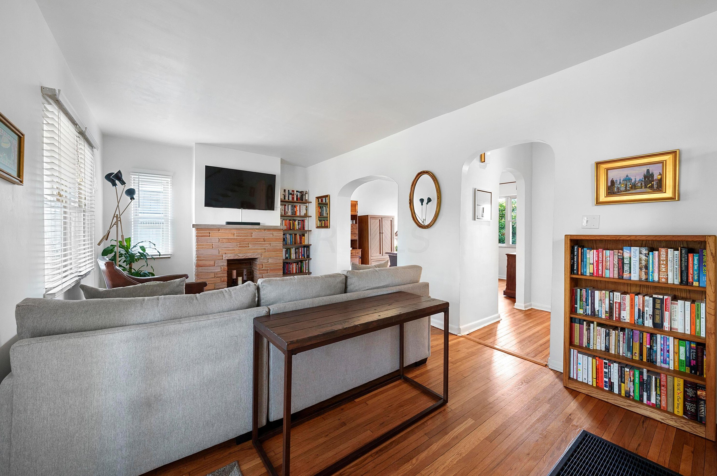 490 Whittier St, Columbus OH  43206-2367 exterior