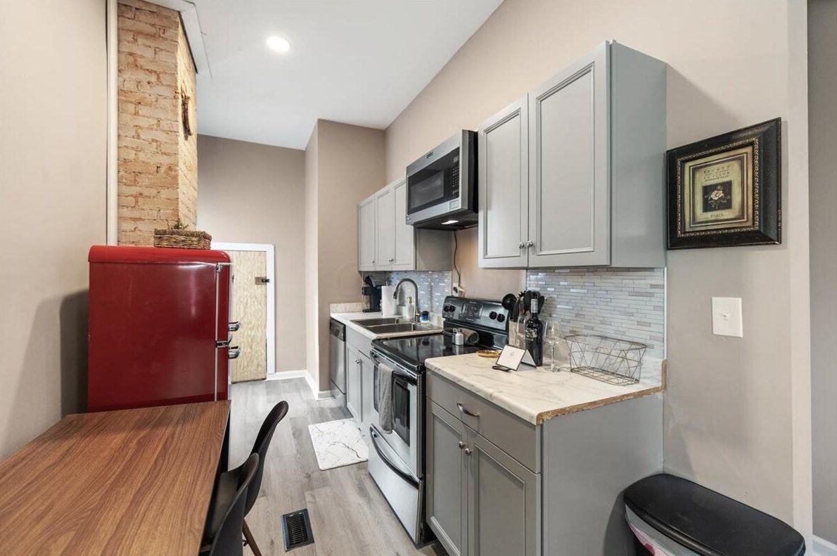 1390 Livingston Ave, Columbus OH 43209-2945 exterior