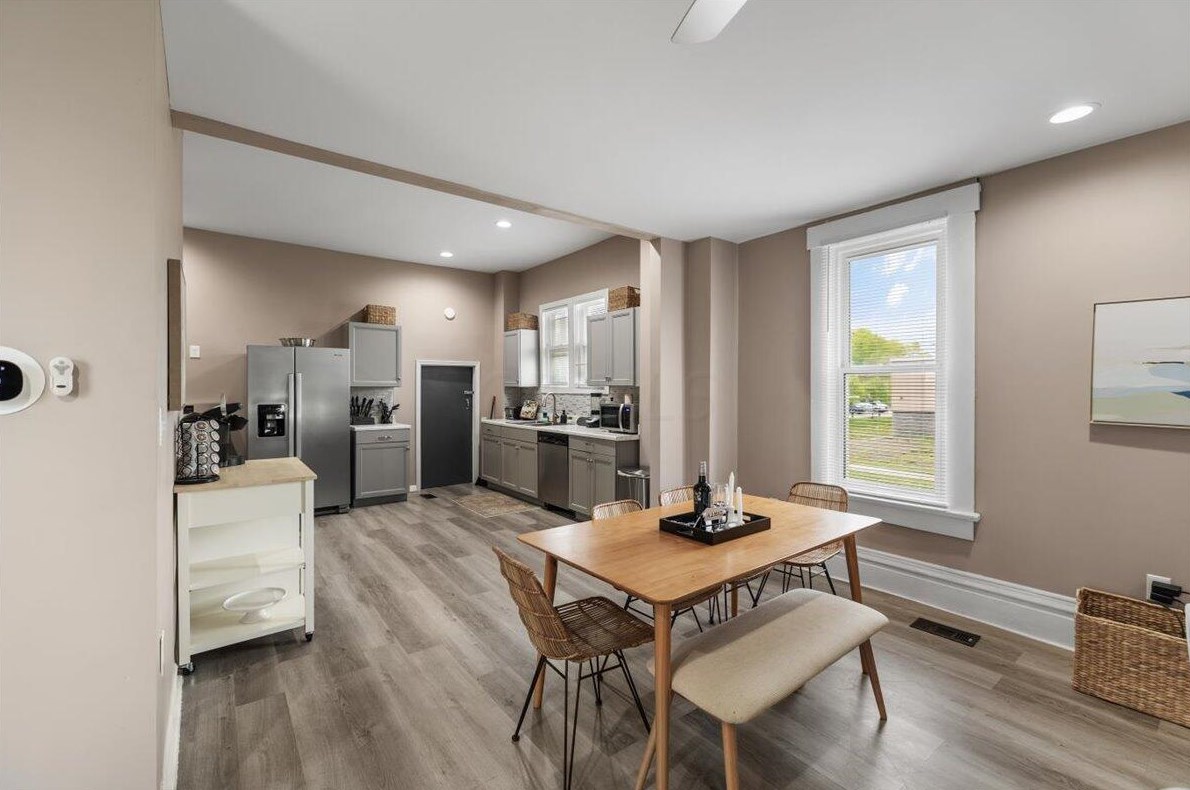 1390 Livingston Ave, Columbus OH 43209-2945 exterior