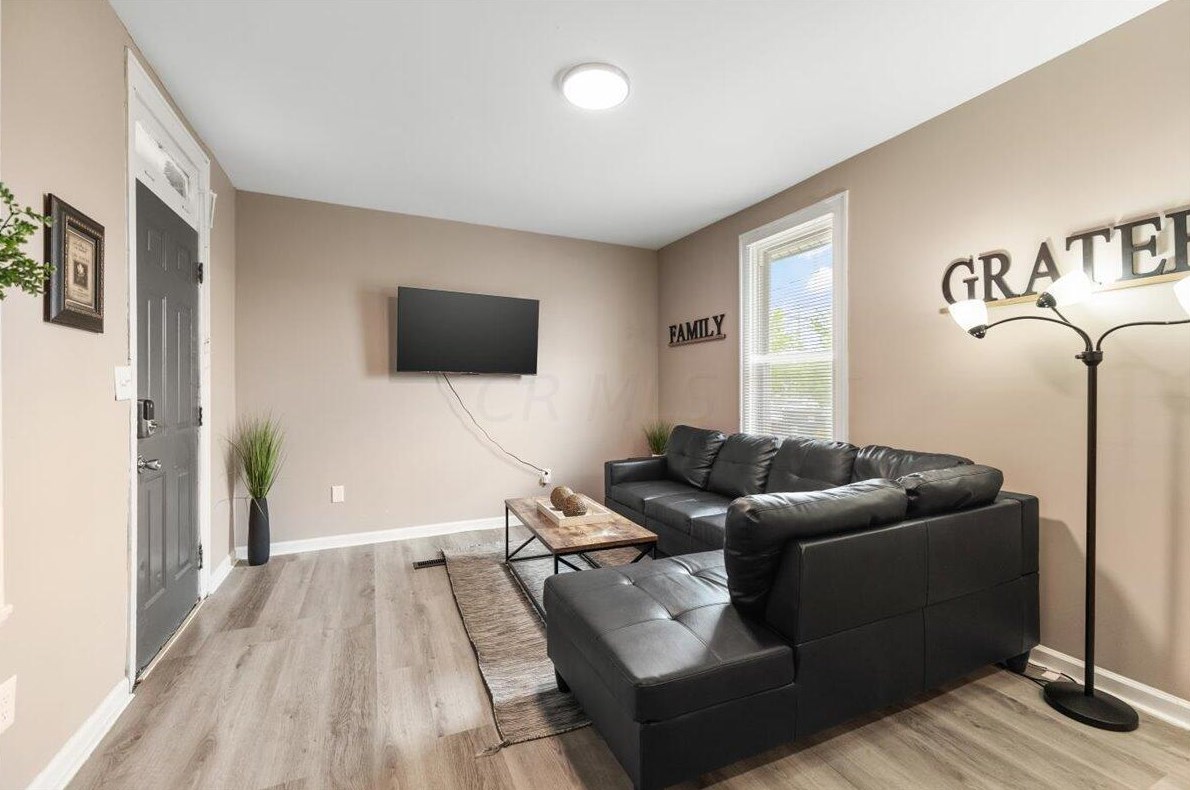 1390 Livingston Ave, Columbus OH 43209-2945 exterior