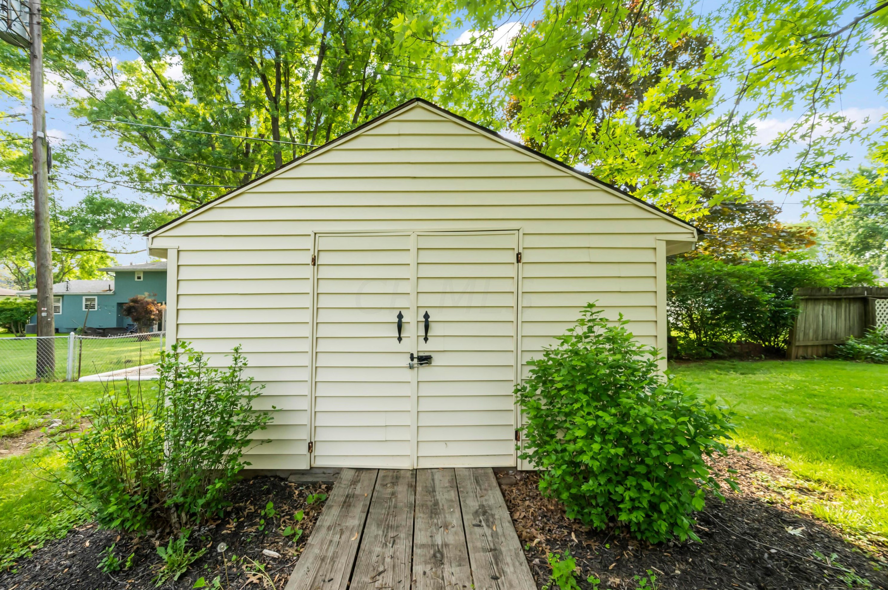 611 Jonsol Ct, Columbus OH  43230-3115 exterior