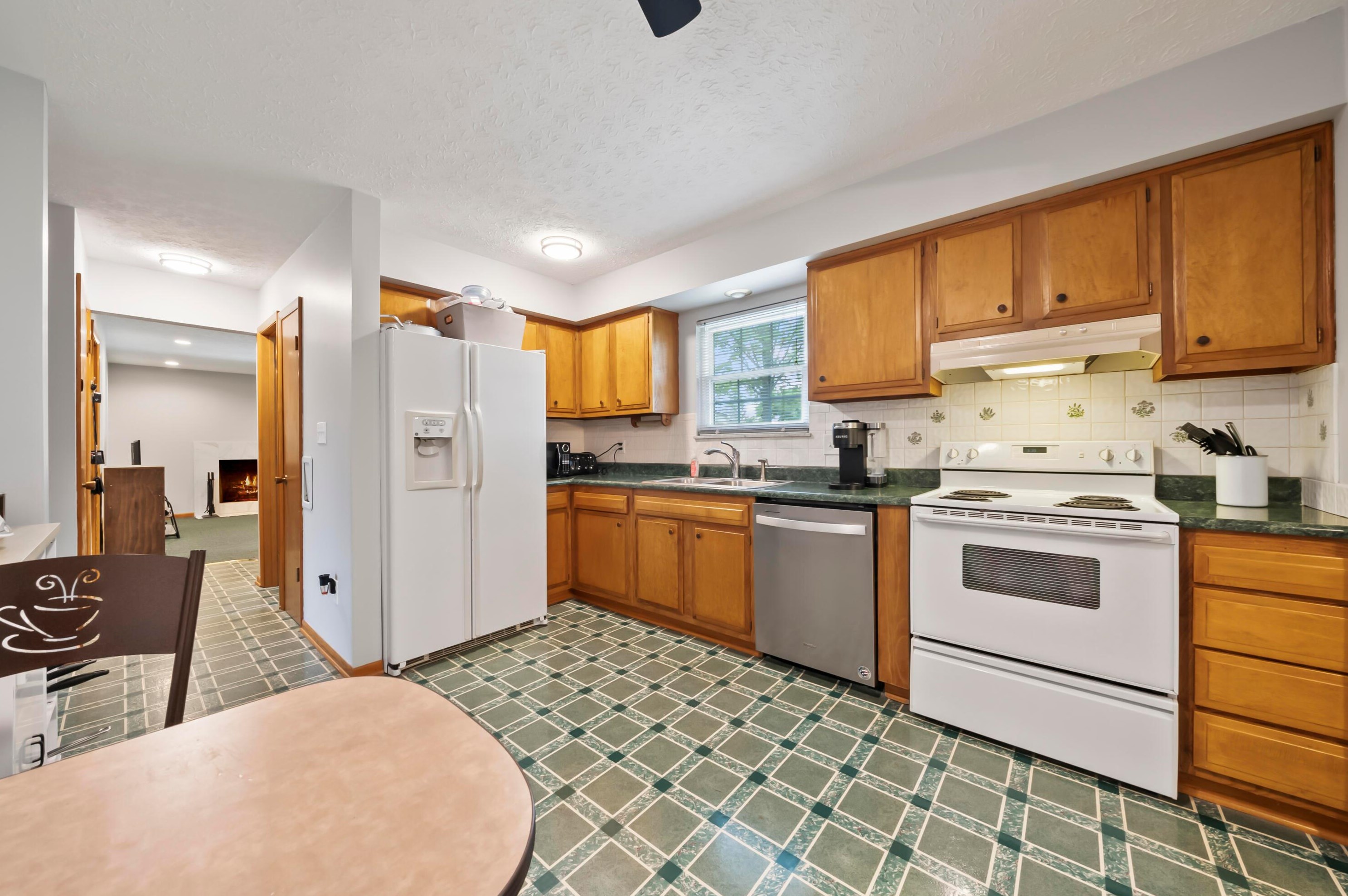 611 Jonsol Ct, Columbus OH  43230-3115 exterior