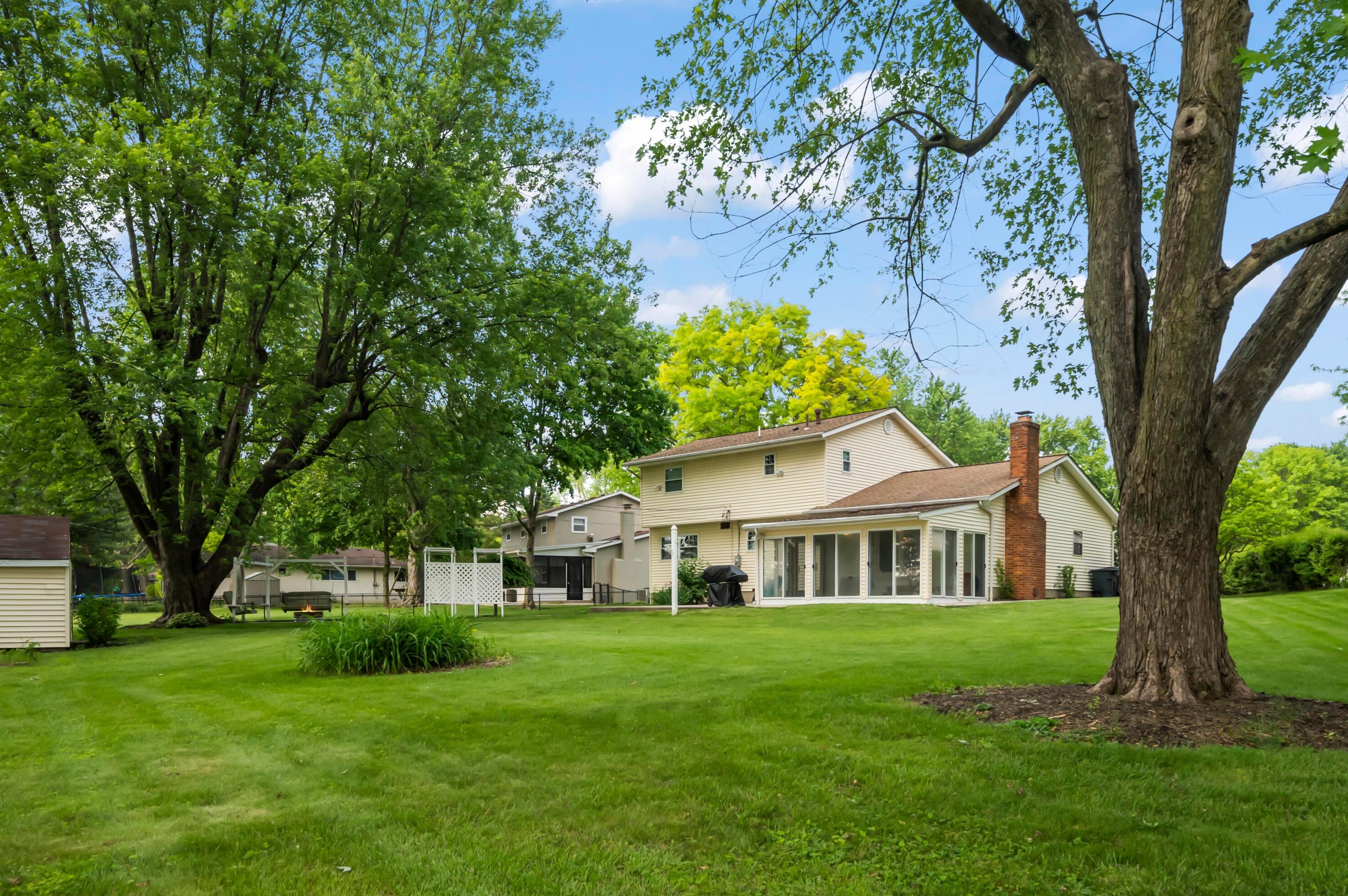 611 Jonsol Ct, Columbus OH  43230-3115 exterior