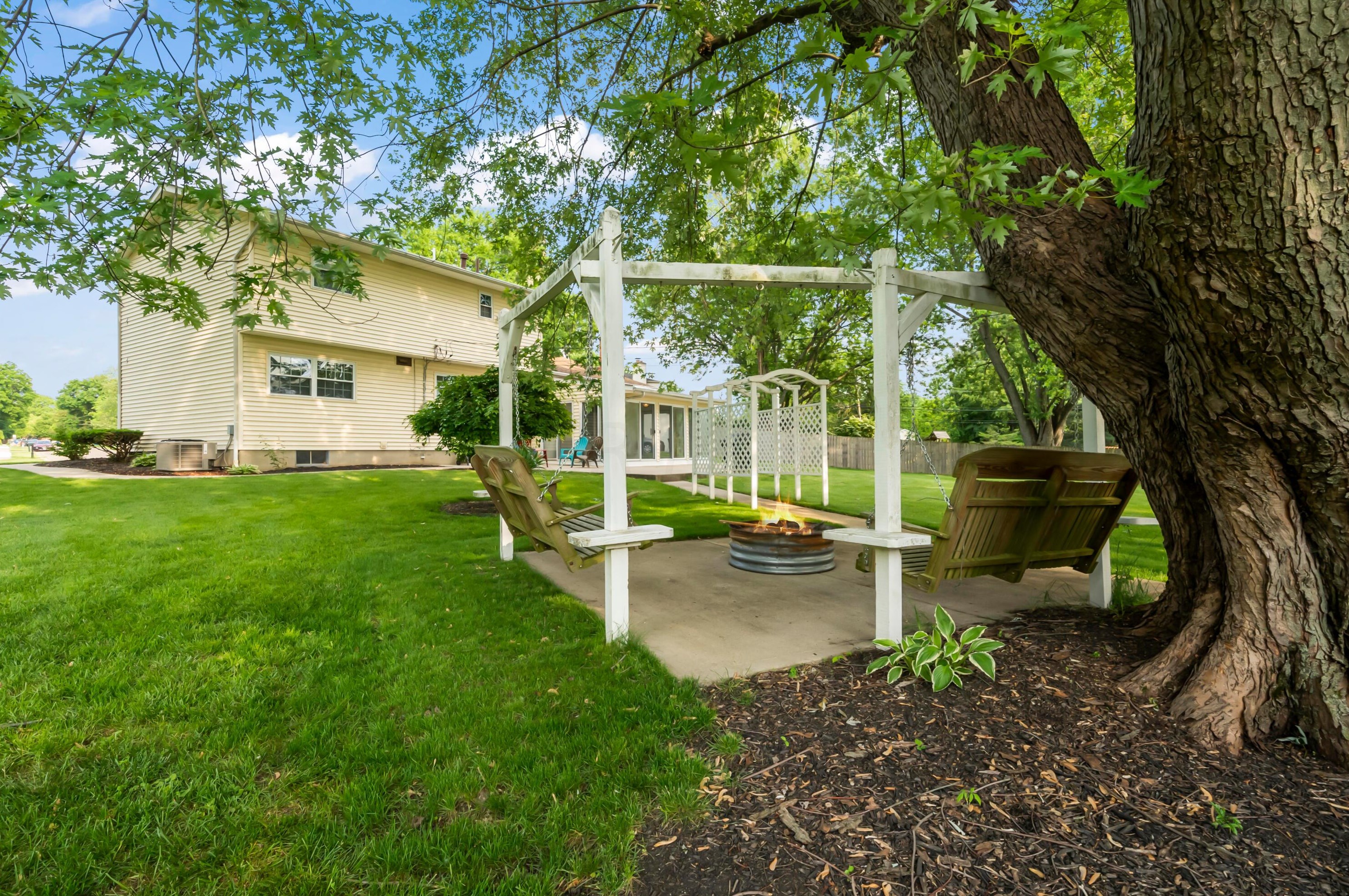 611 Jonsol Ct, Columbus OH  43230-3115 exterior