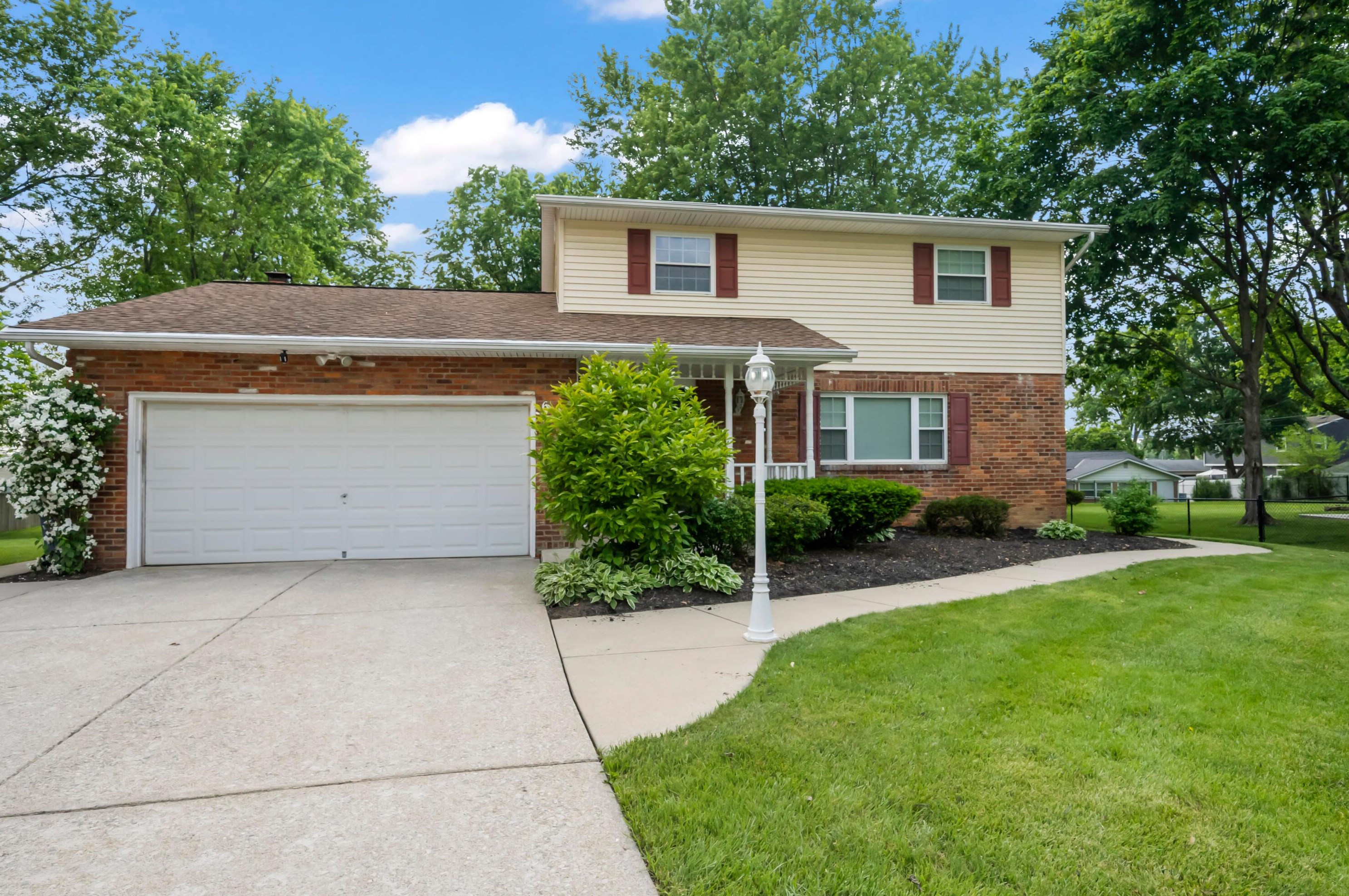 611 Jonsol Ct, Columbus OH  43230-3115 exterior