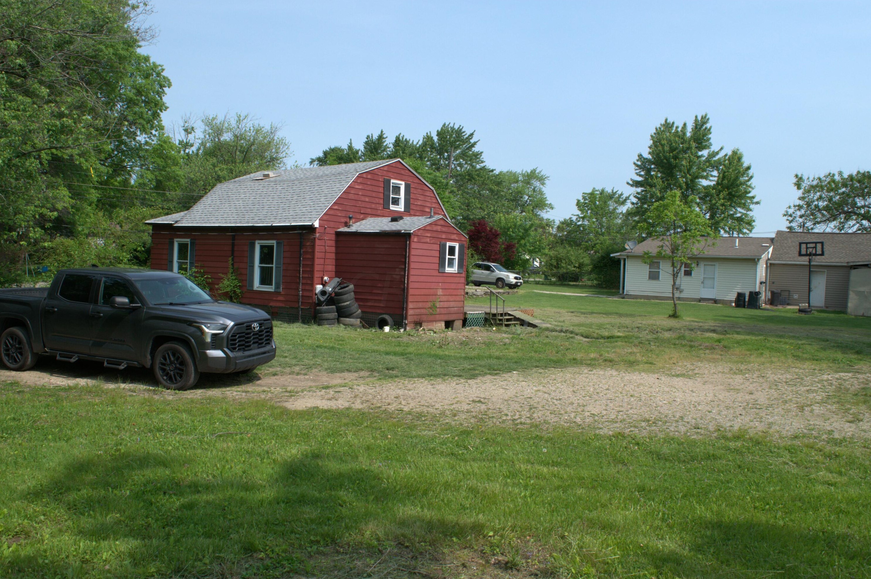 250 Emmit Ave, Columbus OH  43228-1960 exterior