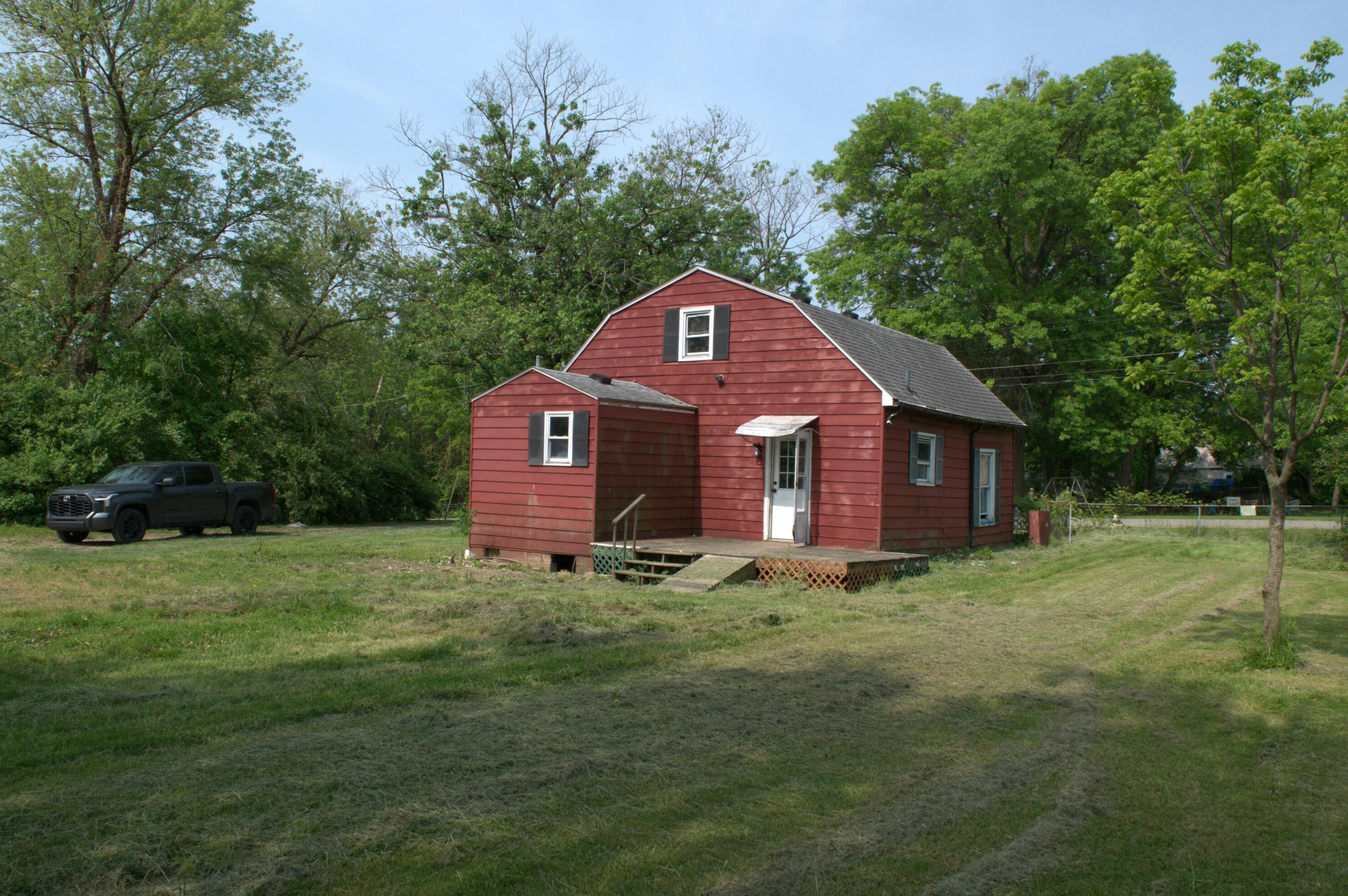 250 Emmit Ave, Columbus OH  43228-1960 exterior