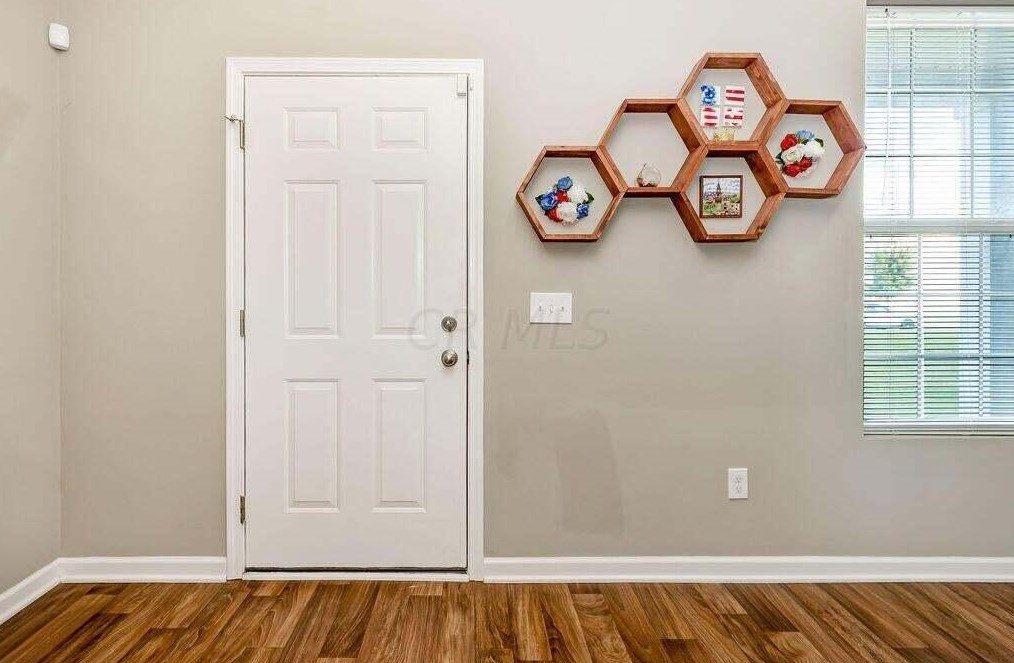 5715 Battle Creek Way, Columbus OH  43228-8953 exterior