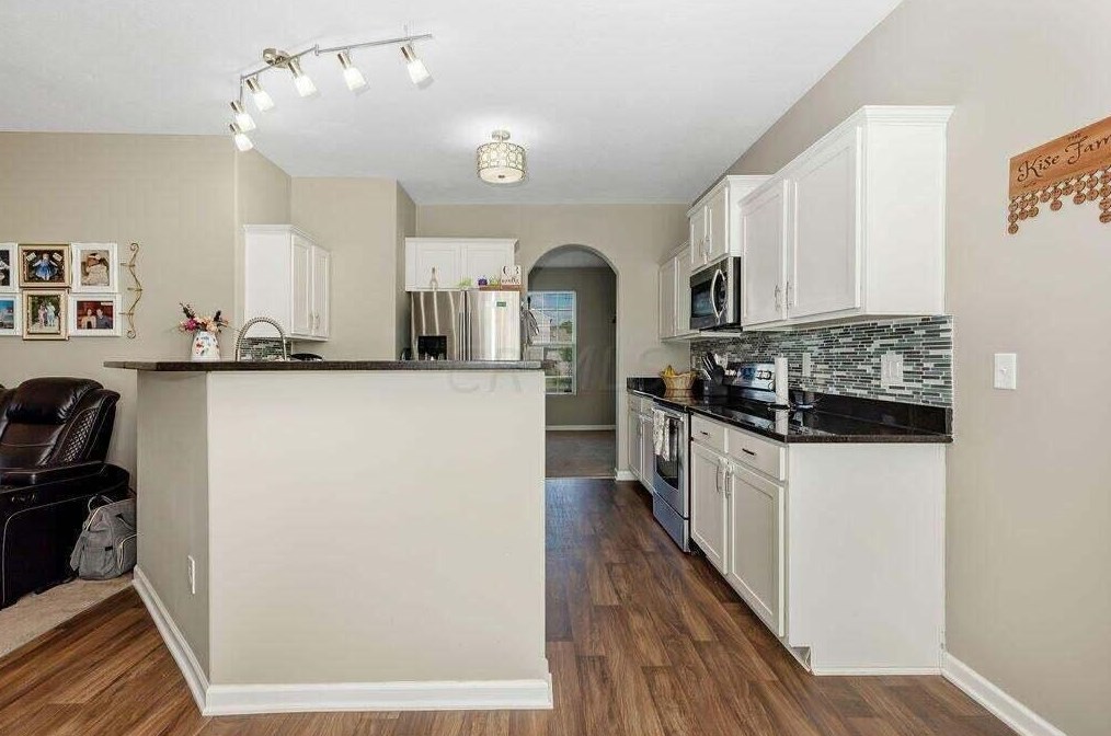 5715 Battle Creek Way, Columbus OH  43228-8953 exterior