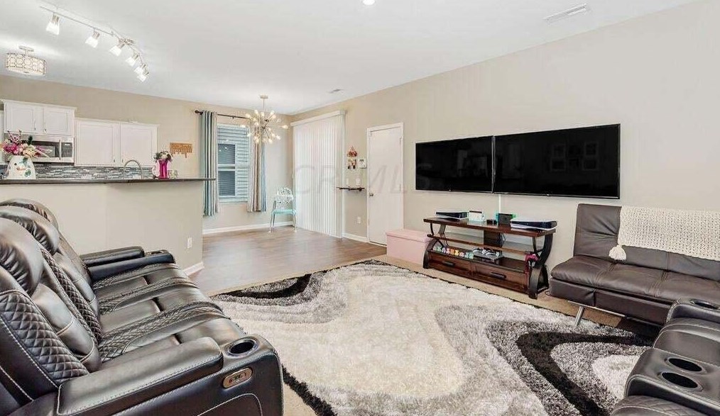 5715 Battle Creek Way, Columbus OH  43228-8953 exterior