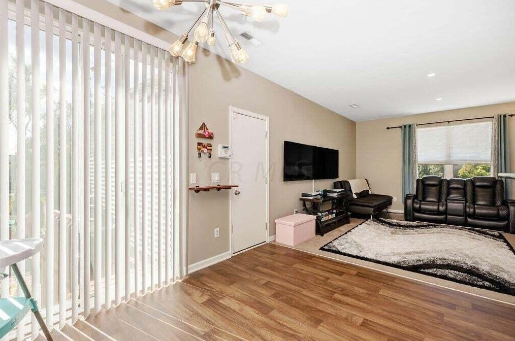 5715 Battle Creek Way, Columbus OH  43228-8953 exterior