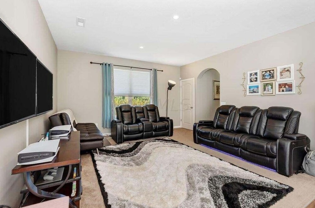 5715 Battle Creek Way, Columbus OH  43228-8953 exterior