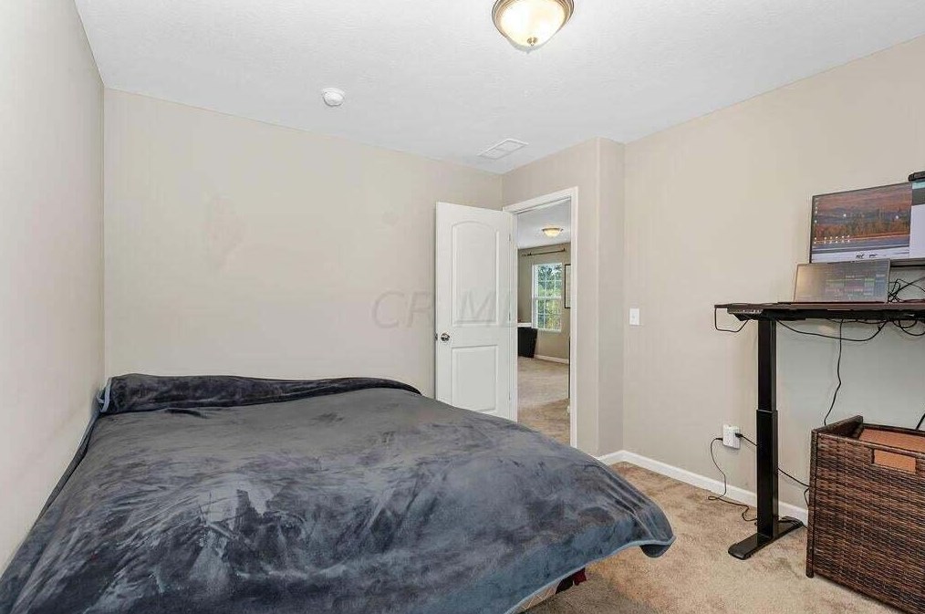 5715 Battle Creek Way, Columbus OH  43228-8953 exterior