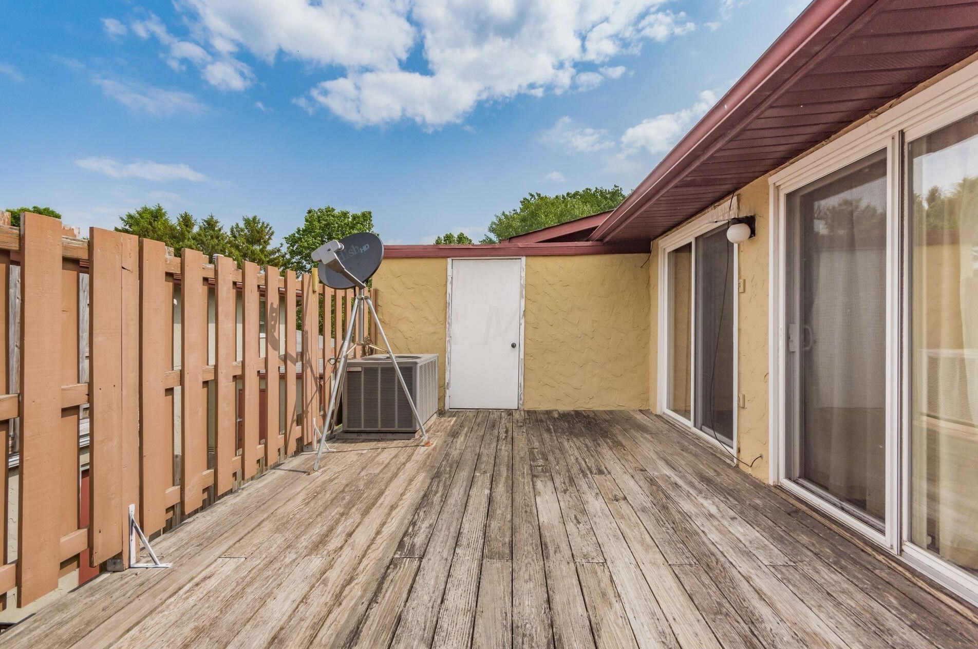 2464 Burgandy Ln, Columbus OH 43232-4296 exterior