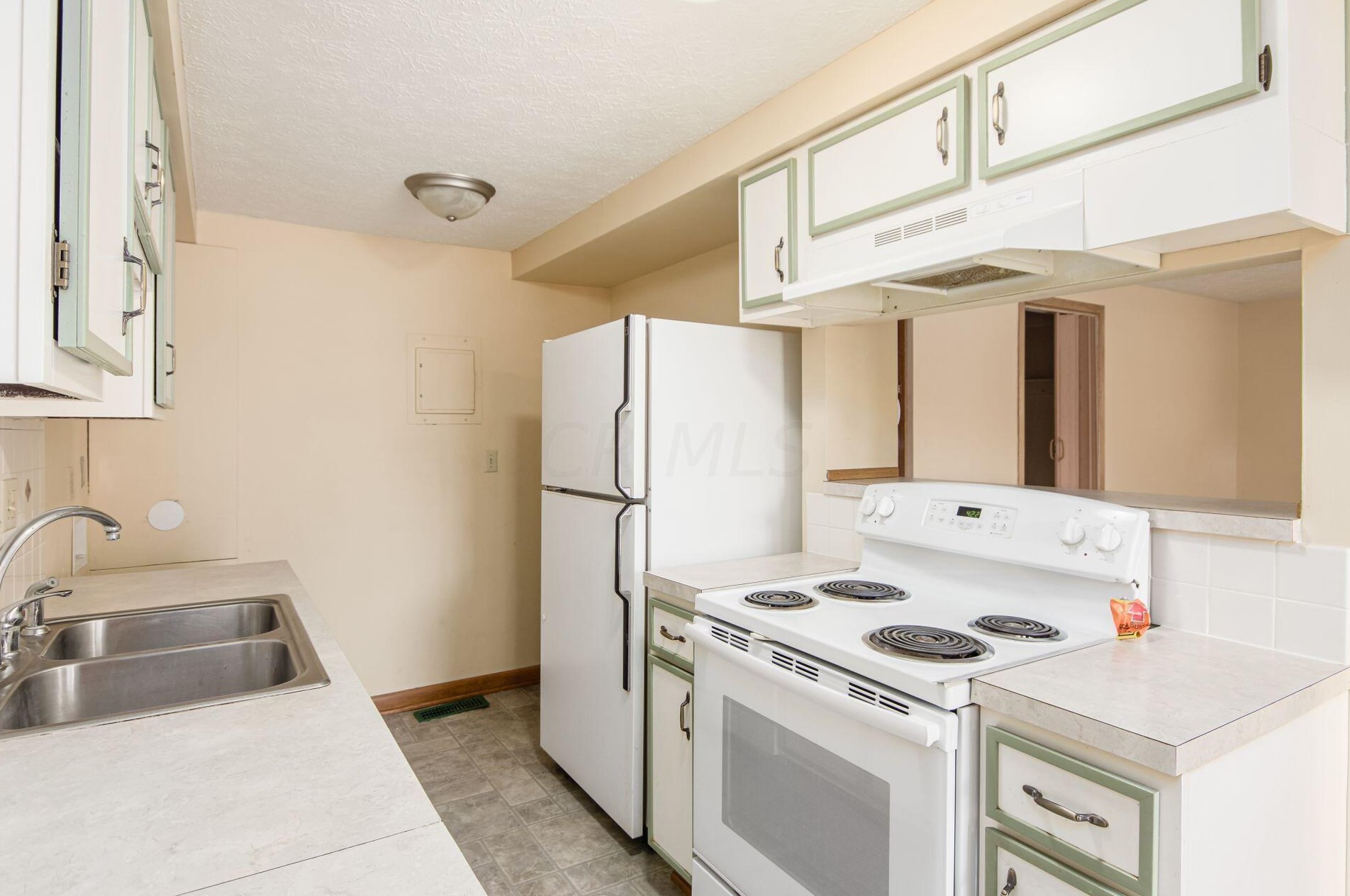 2464 Burgandy Ln, Columbus OH 43232-4296 exterior