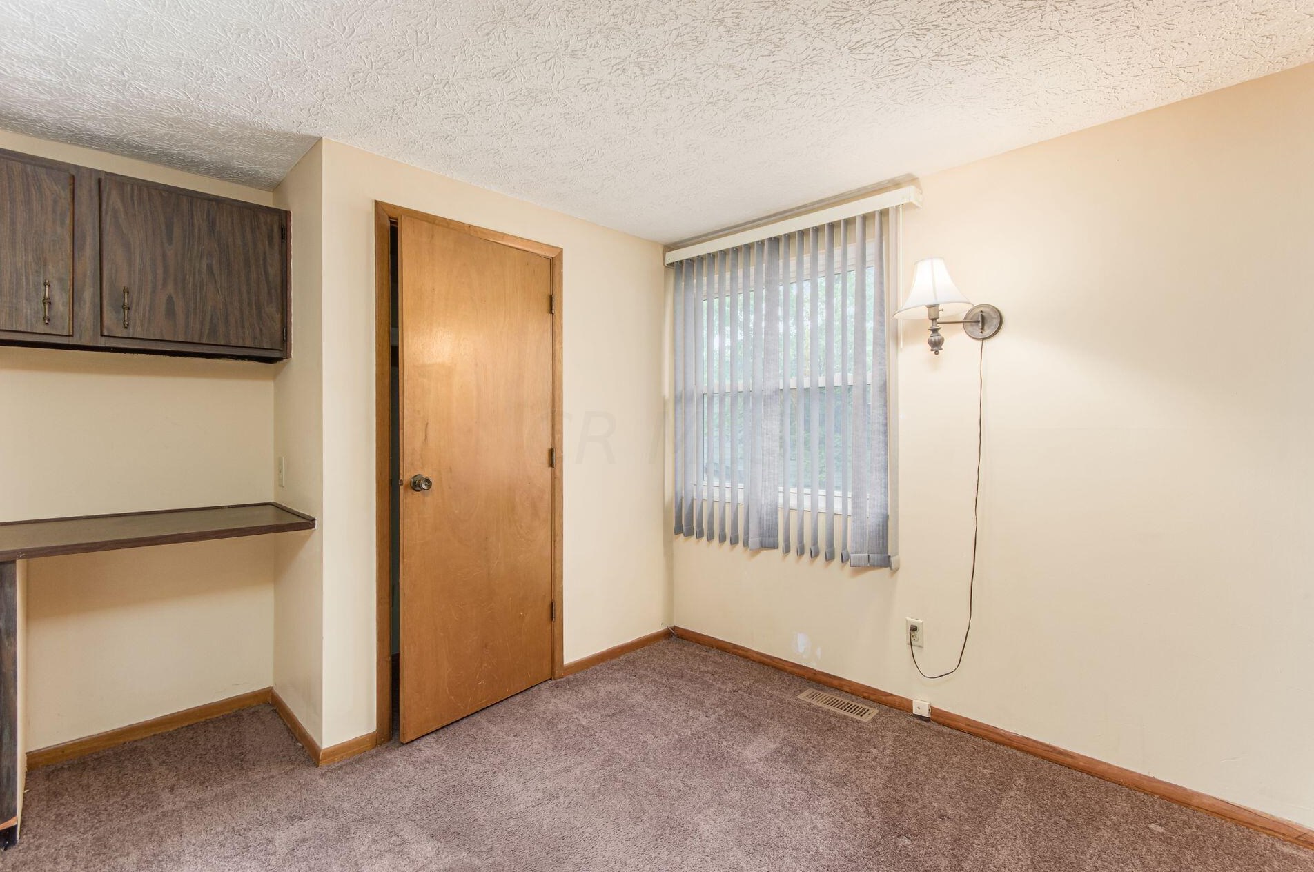 2464 Burgandy Ln, Columbus OH 43232-4296 exterior