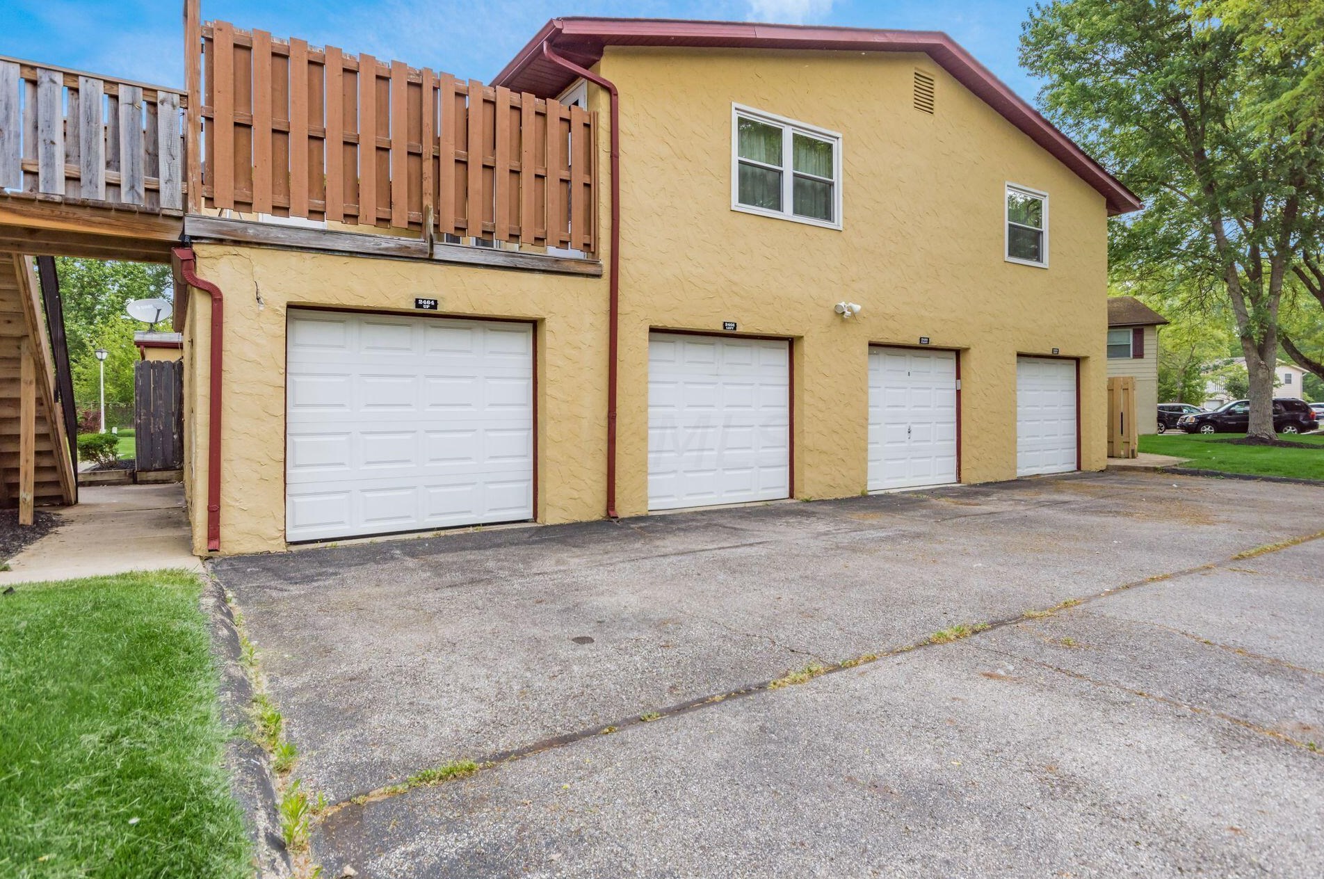 2464 Burgandy Ln, Columbus OH 43232-4296 exterior