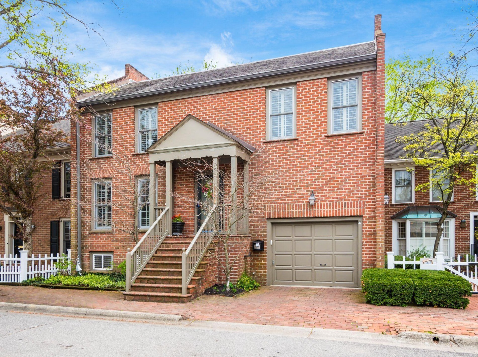 2257 Atlee Ct, Columbus OH  43220-5425 exterior