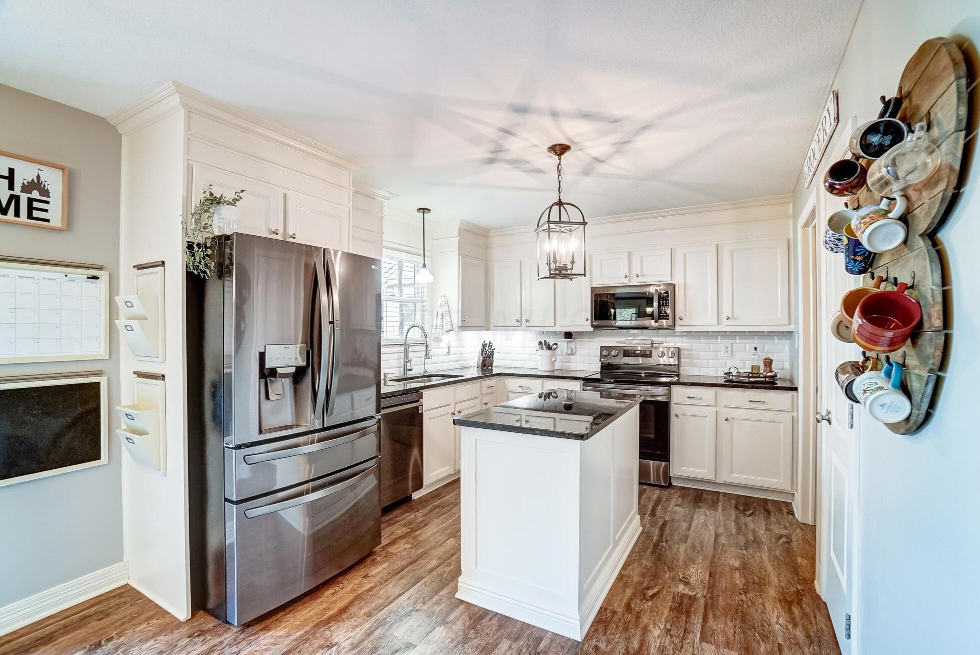 405 Amber Light Cir, Delaware OH  43015-5091 exterior