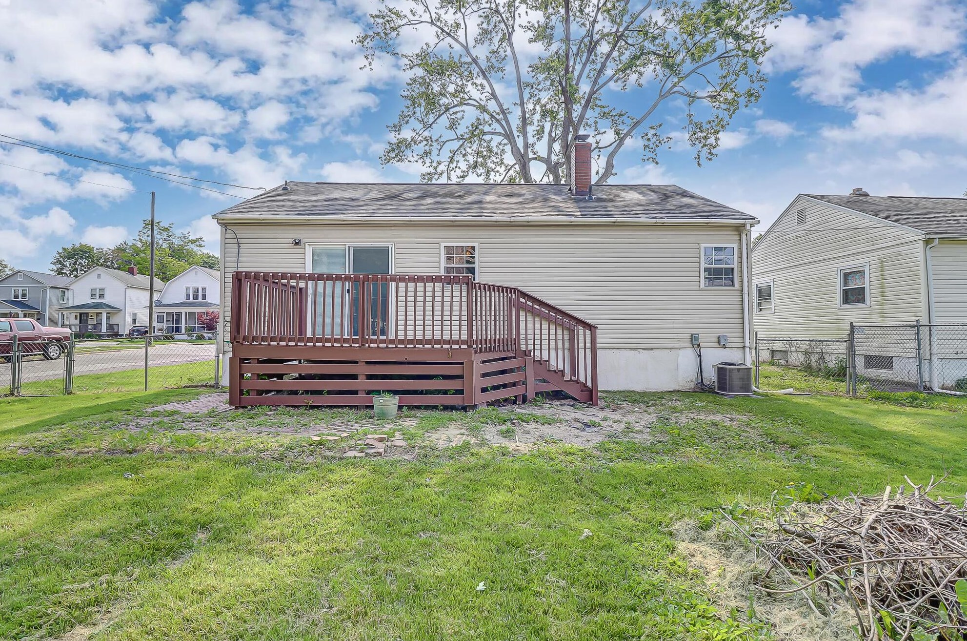 301 Wyandotte St, Lancaster OH  43130-3946 exterior