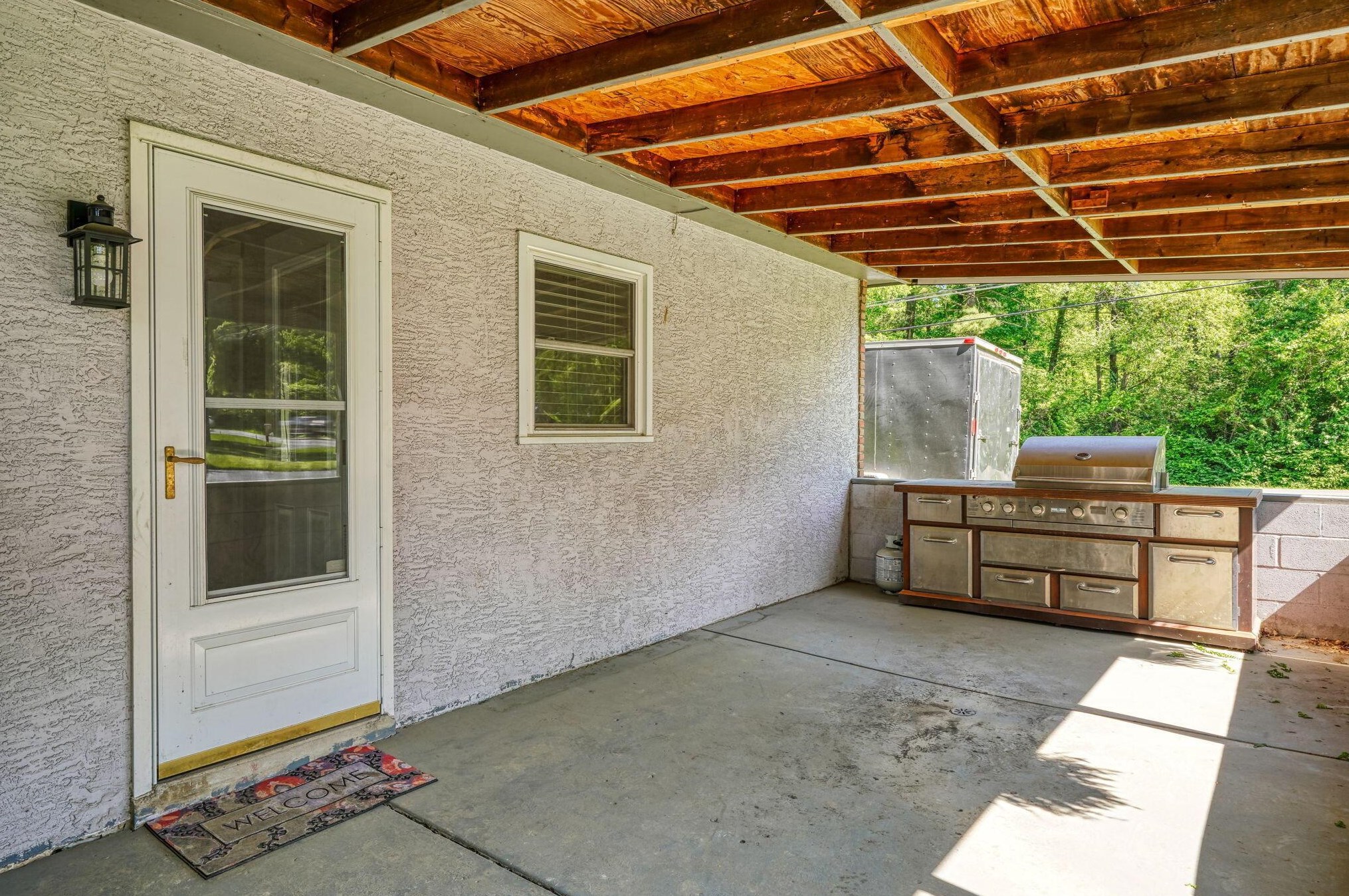 60 Savern Pl, Columbus OH  43230-3125 exterior