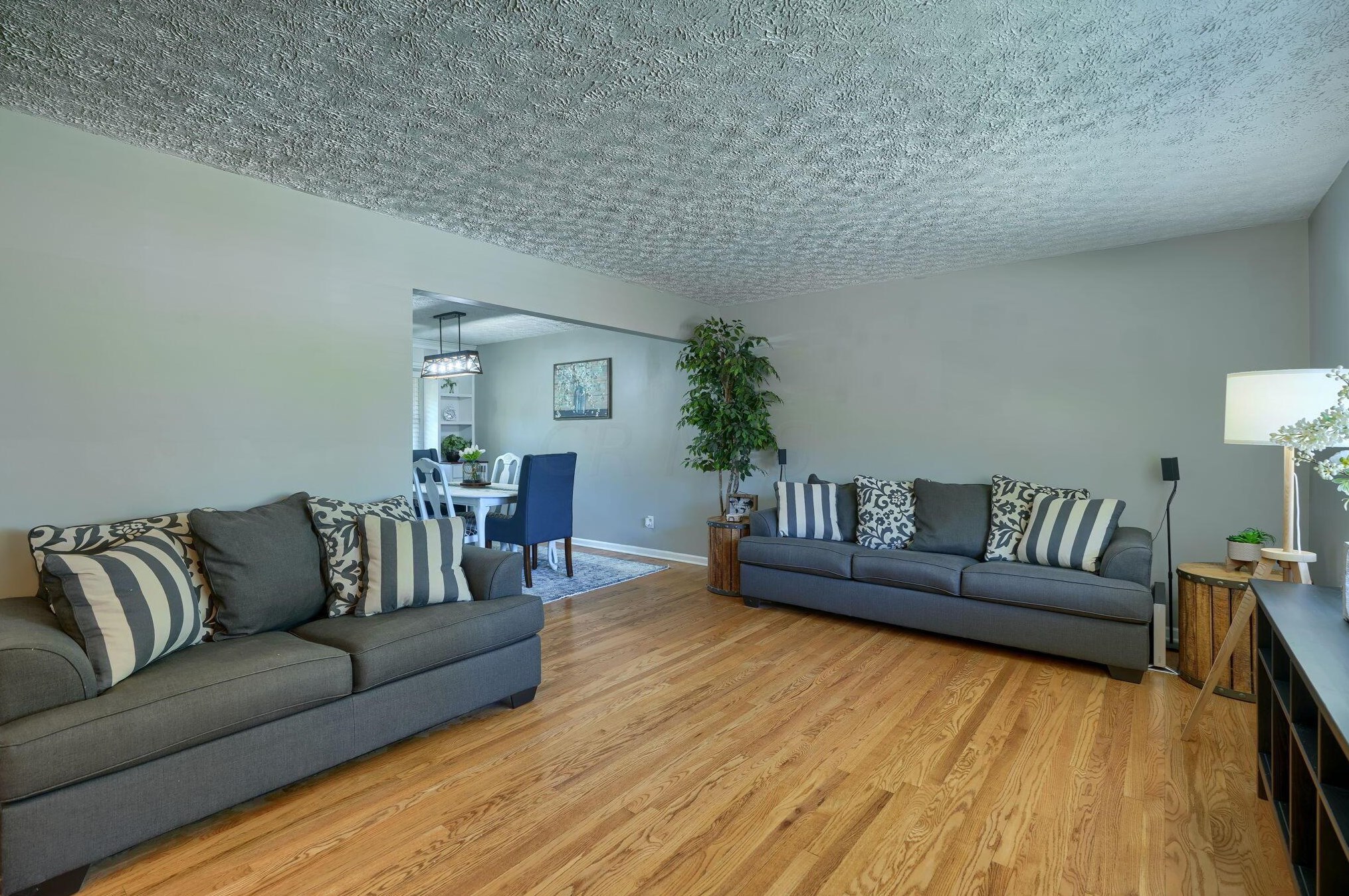 60 Savern Pl, Columbus OH  43230-3125 exterior