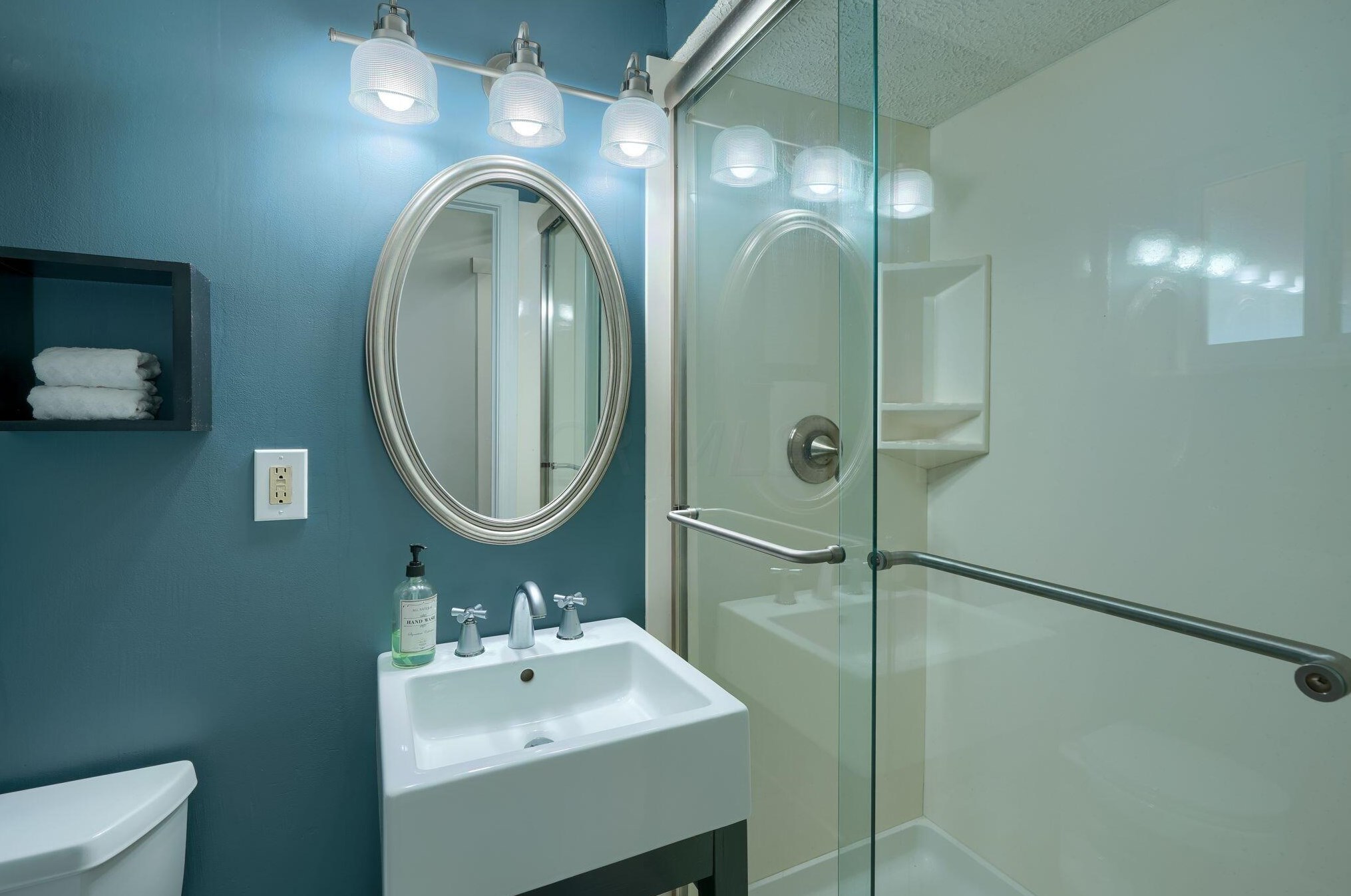 60 Savern Pl, Columbus OH  43230-3125 exterior