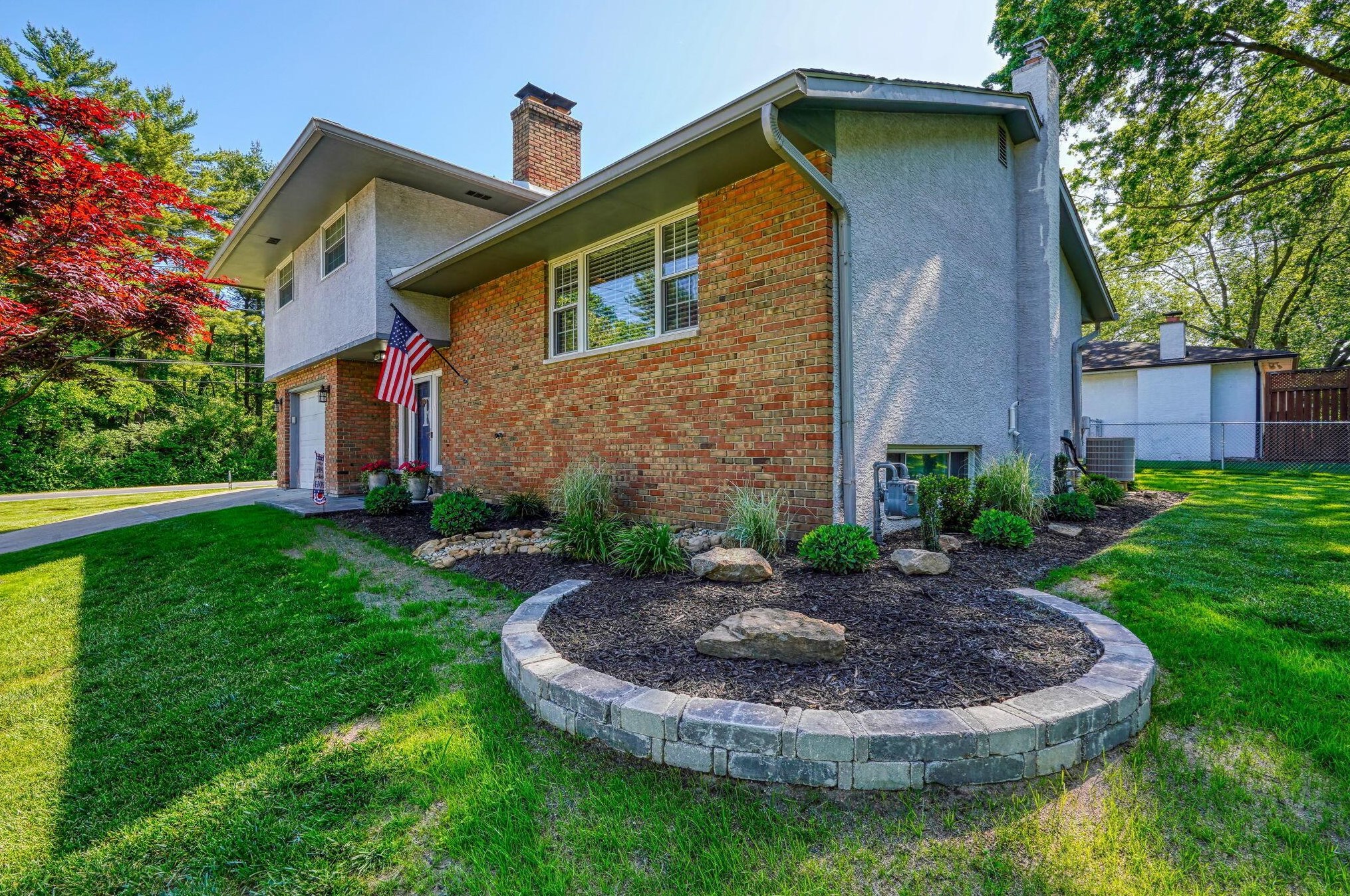 60 Savern Pl, Columbus OH  43230-3125 exterior