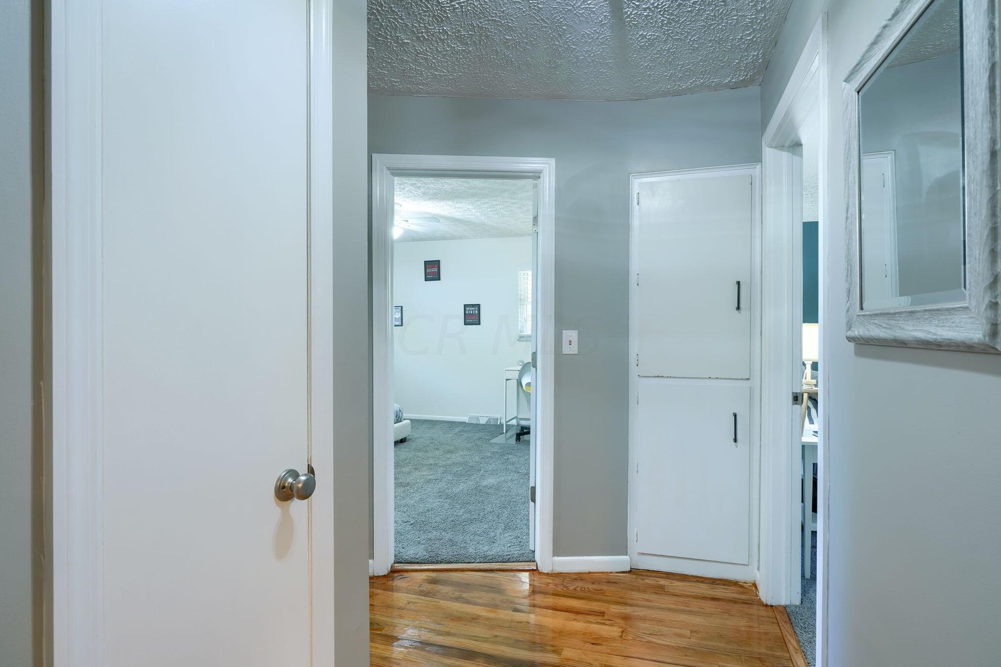 60 Savern Pl, Columbus OH  43230-3125 exterior