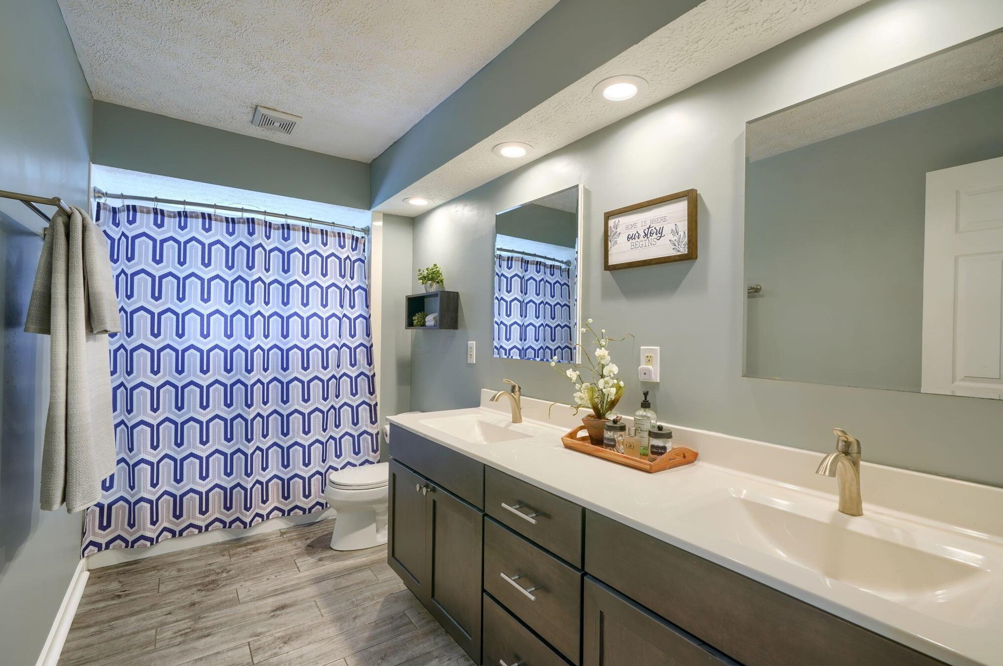 60 Savern Pl, Columbus OH  43230-3125 exterior