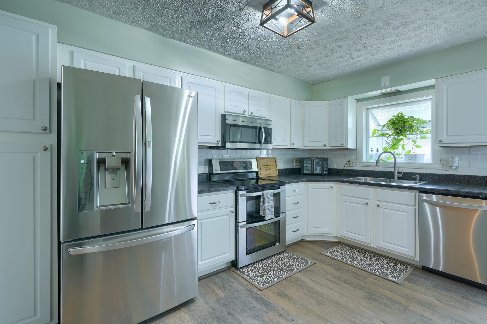 60 Savern Pl, Columbus OH  43230-3125 exterior