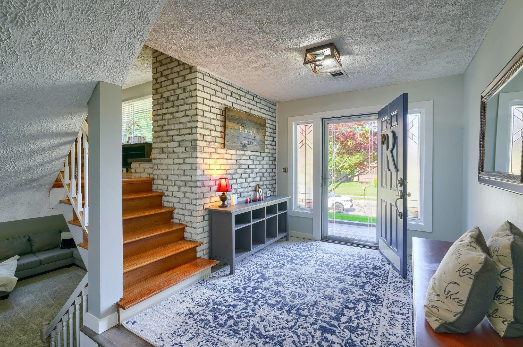 60 Savern Pl, Columbus OH  43230-3125 exterior