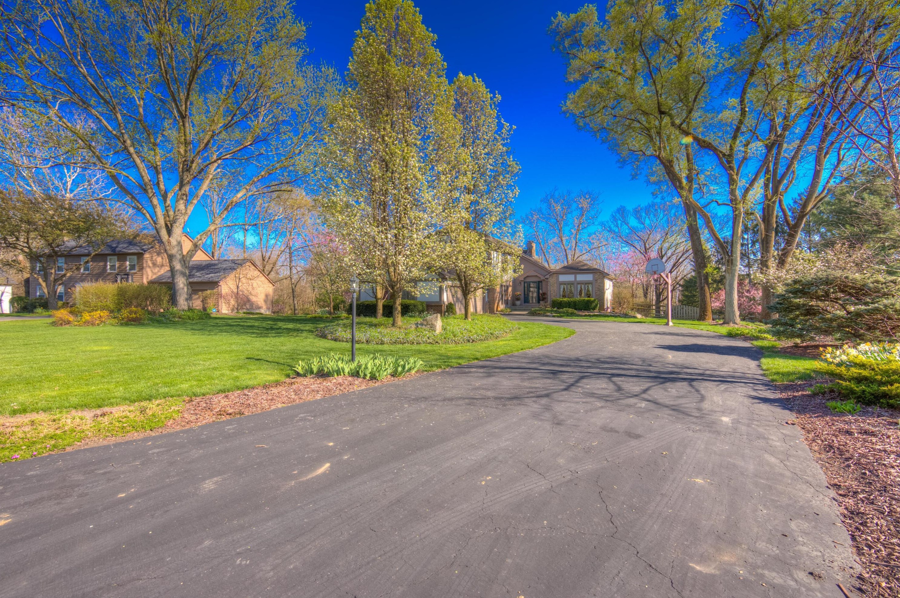 7564 Heatherwood Dr, Cnl Wnchstr OH  43110-8916 exterior