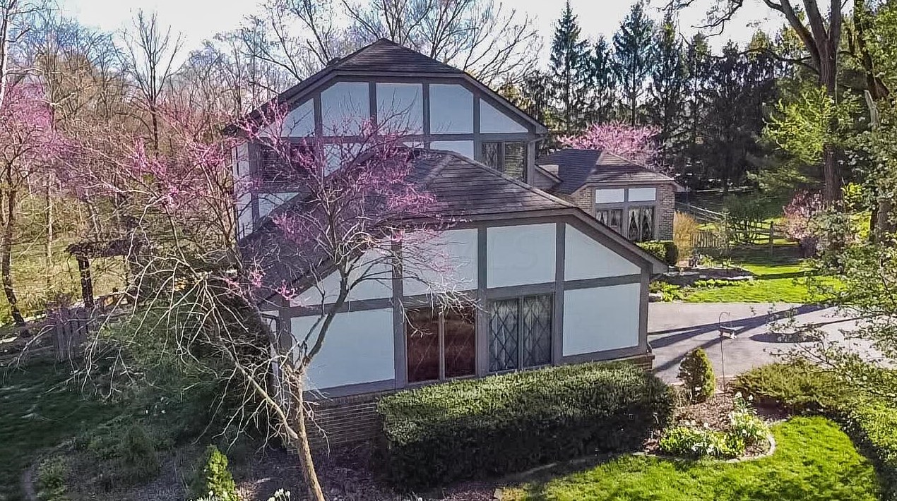 7564 Heatherwood Dr, Cnl Wnchstr OH  43110-8916 exterior