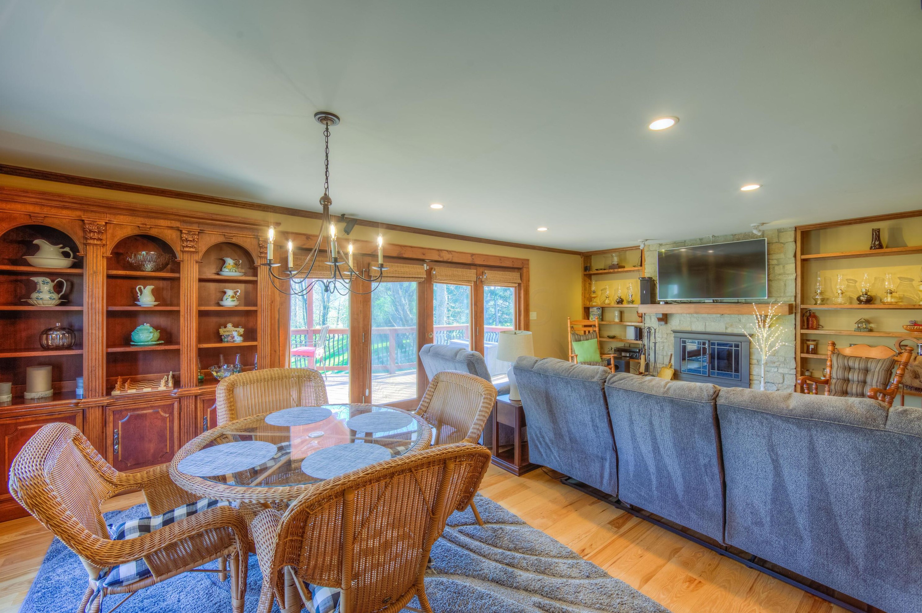 7564 Heatherwood Dr, Cnl Wnchstr OH  43110-8916 exterior